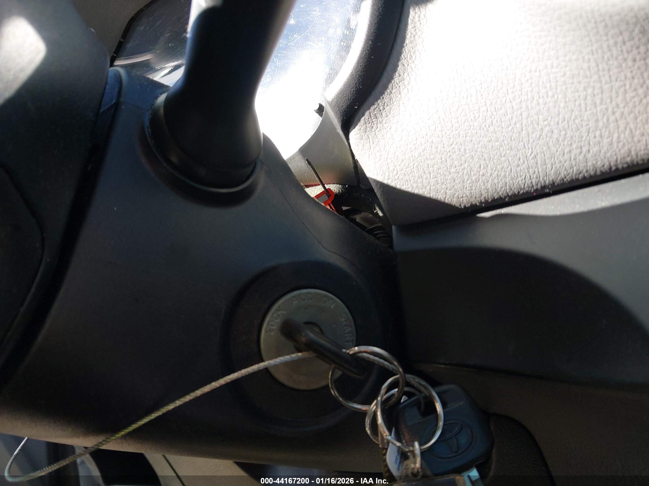 TOYOTA YARIS image 11