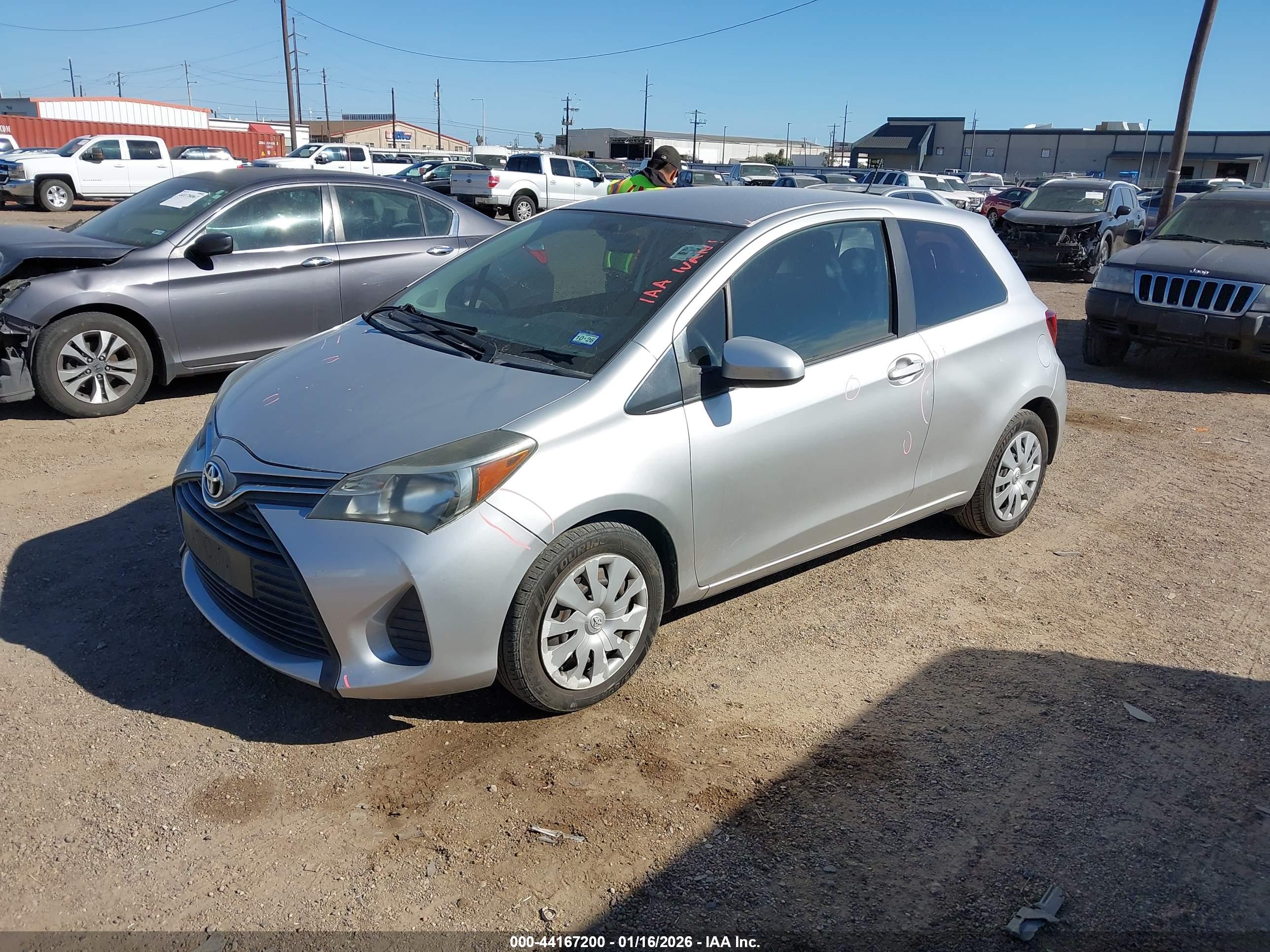 TOYOTA YARIS image 2