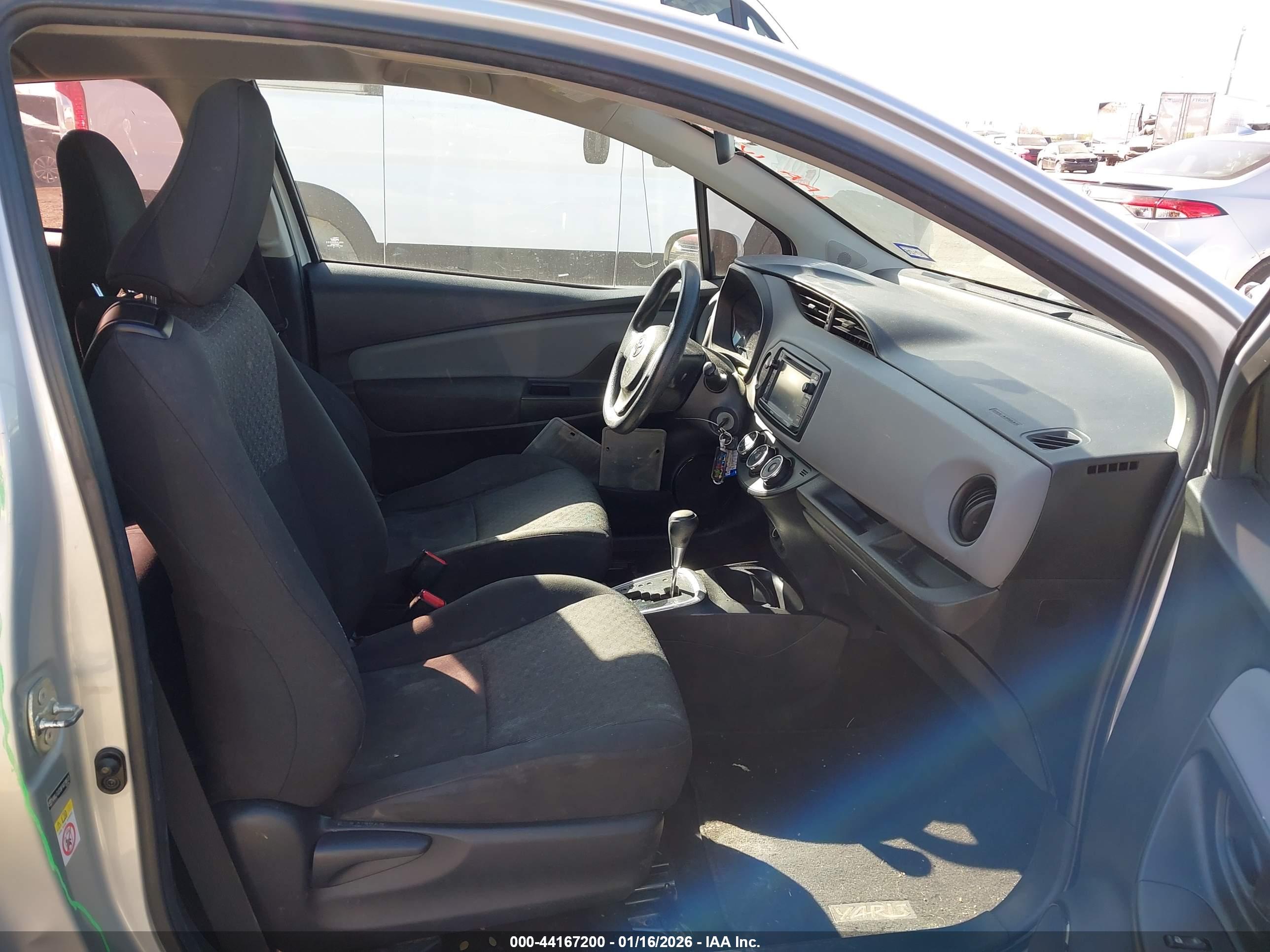 TOYOTA YARIS image 5