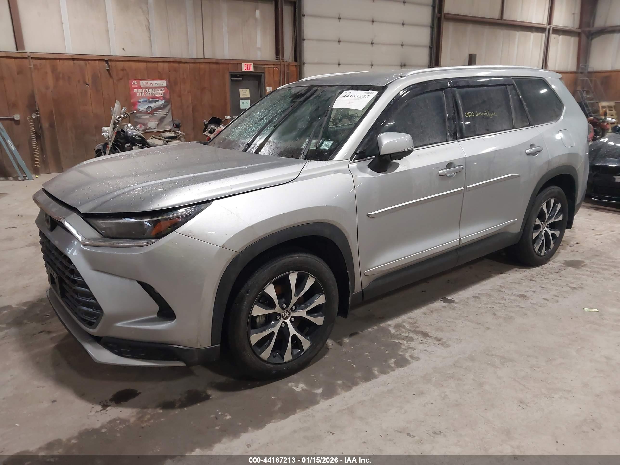 TOYOTA GRAND image 2