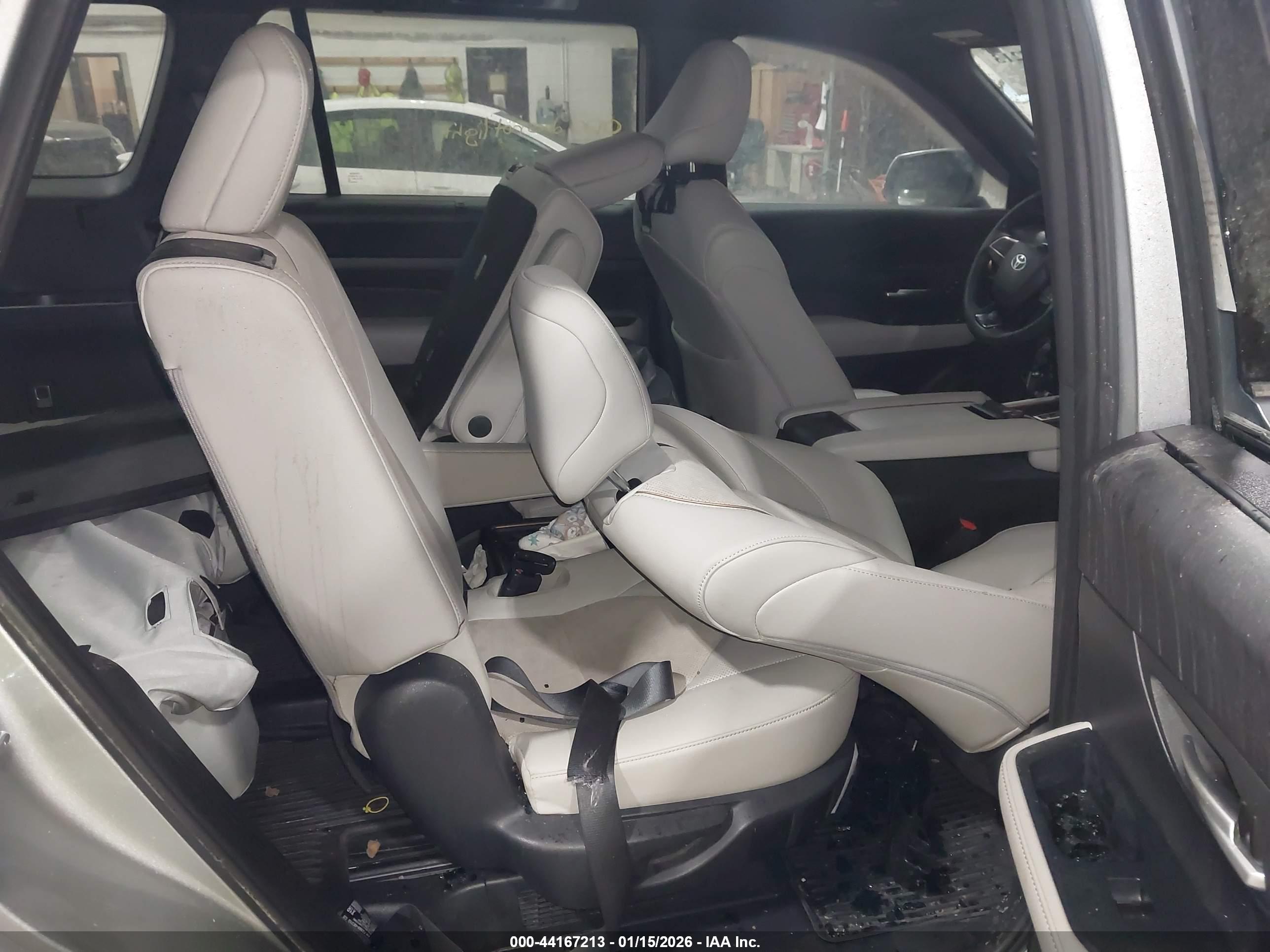 TOYOTA GRAND image 8