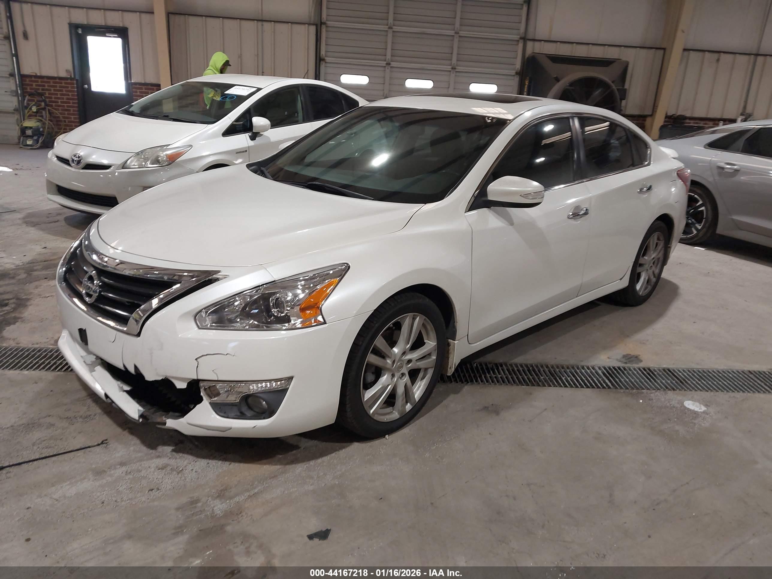 NISSAN ALTIMA image 2