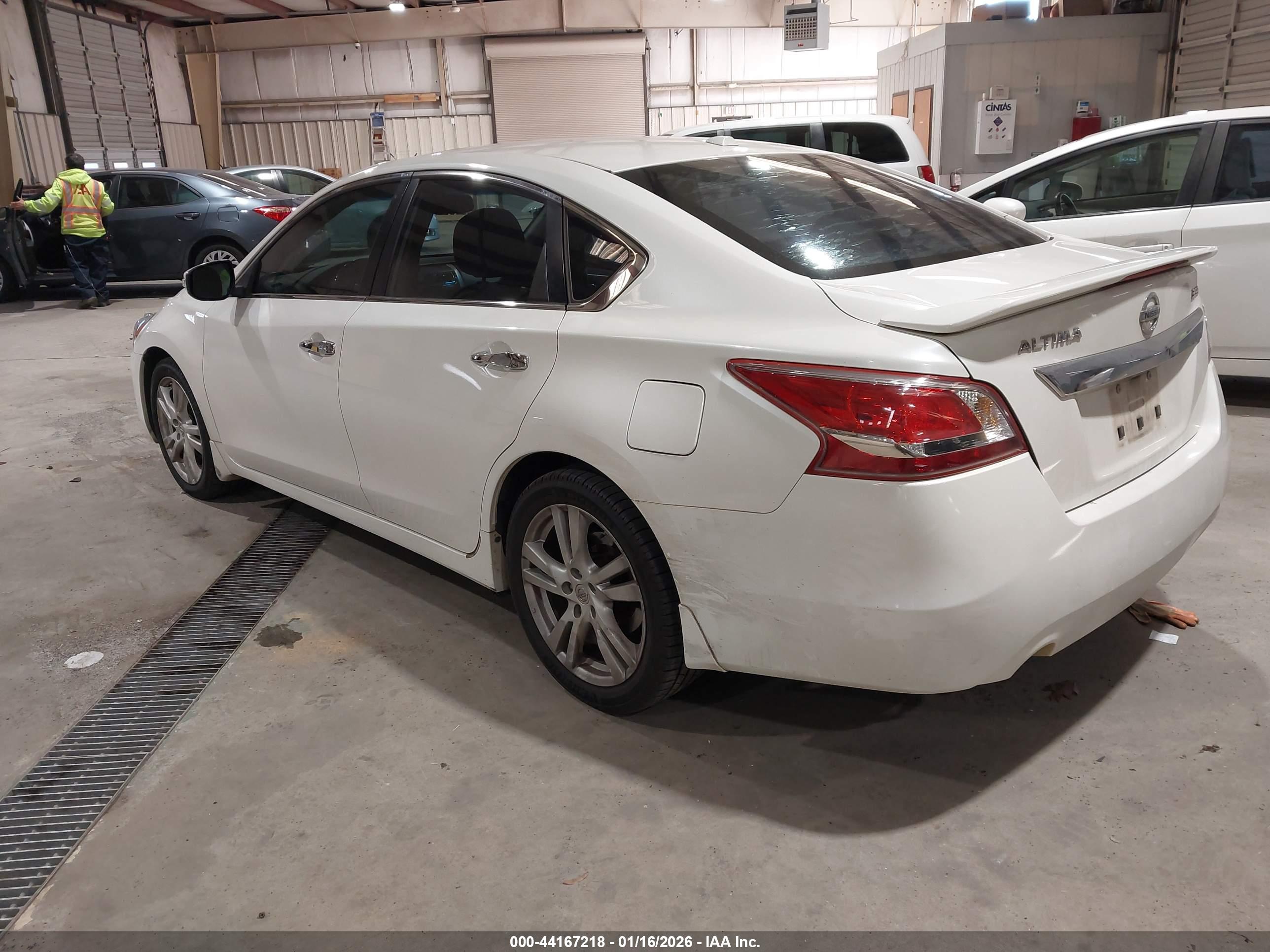 NISSAN ALTIMA image 3