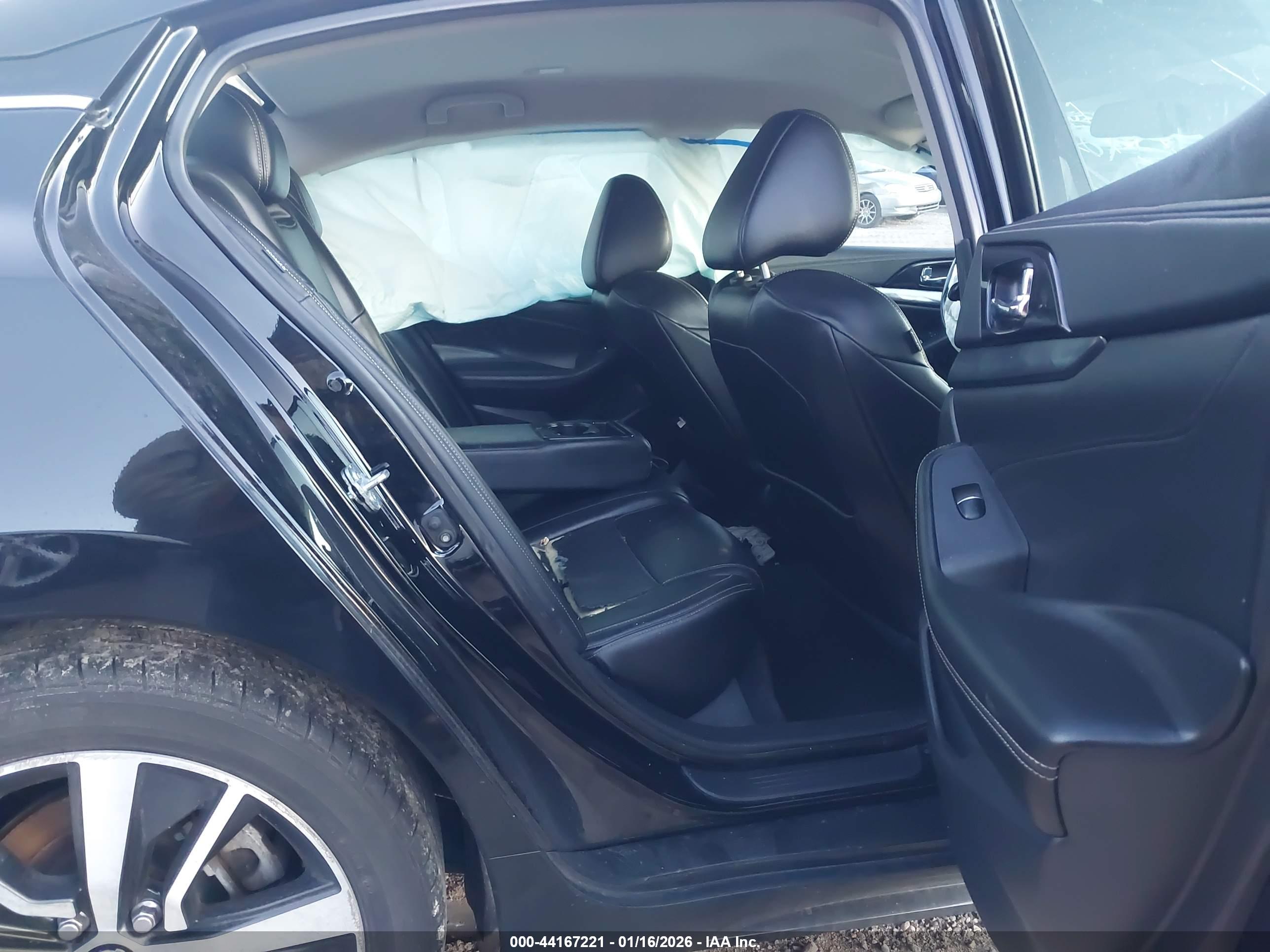 NISSAN MAXIMA image 8