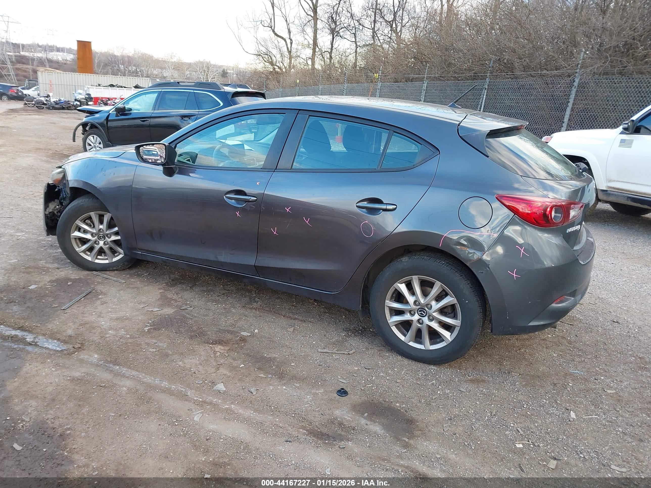 MAZDA MAZDA3 image 3