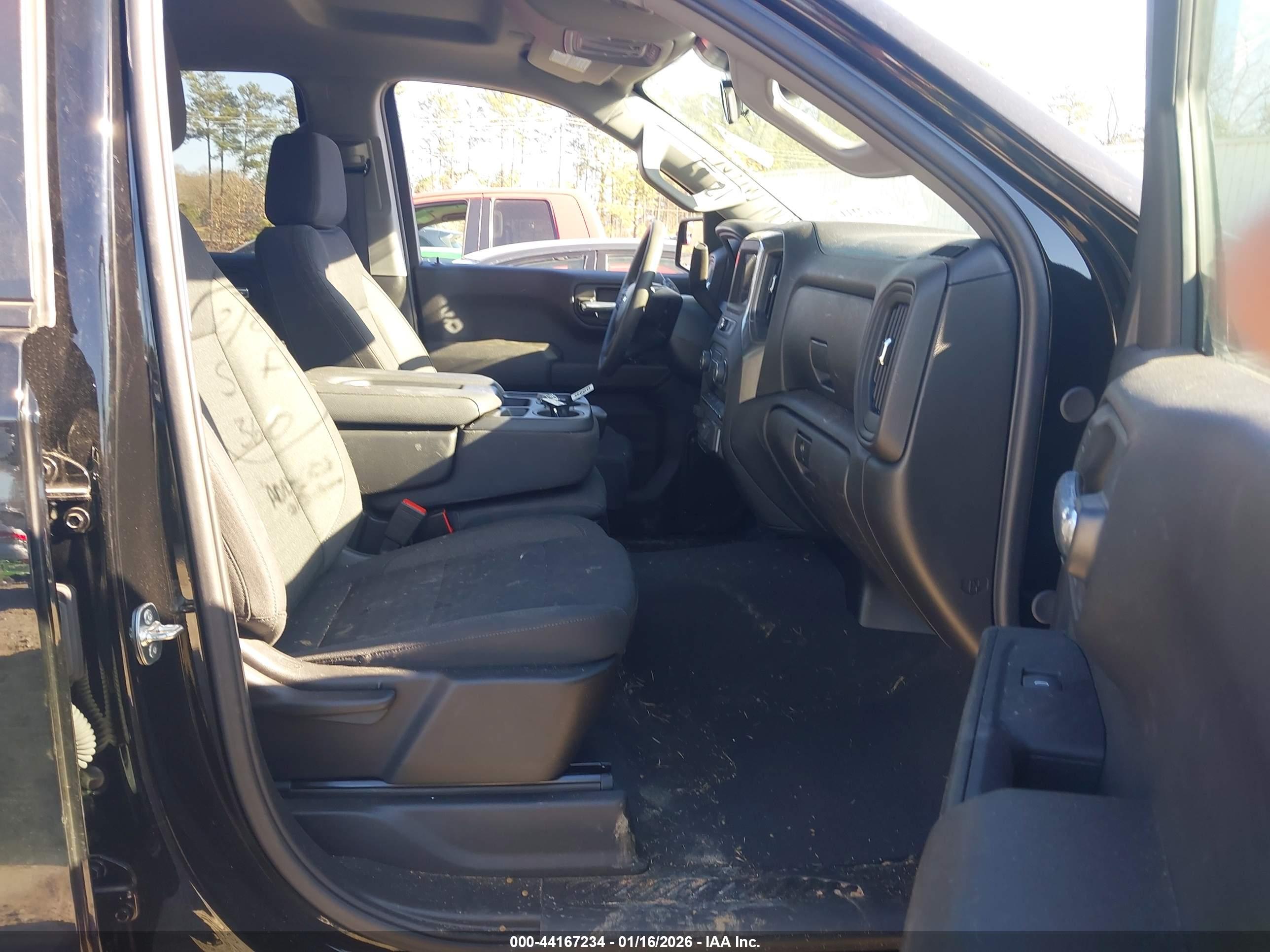 CHEVROLET SILVERADO image 5