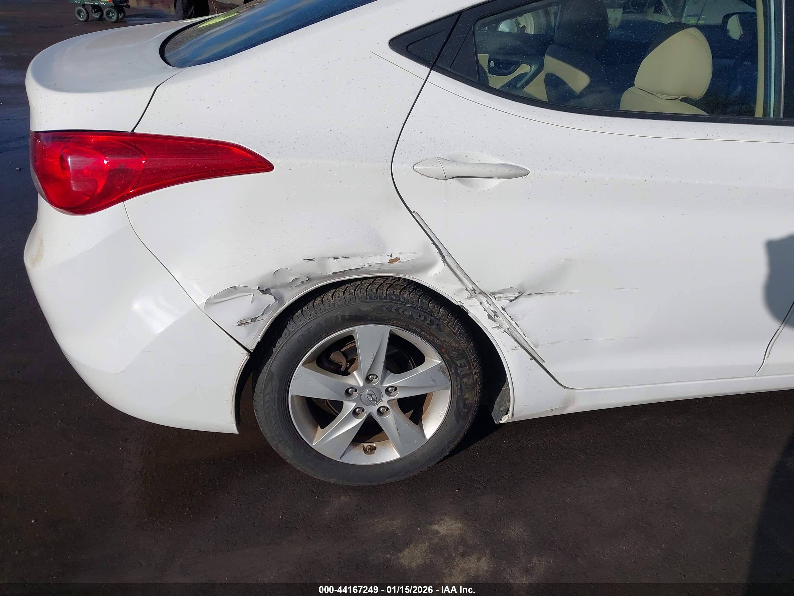 HYUNDAI ELANTRA image 6