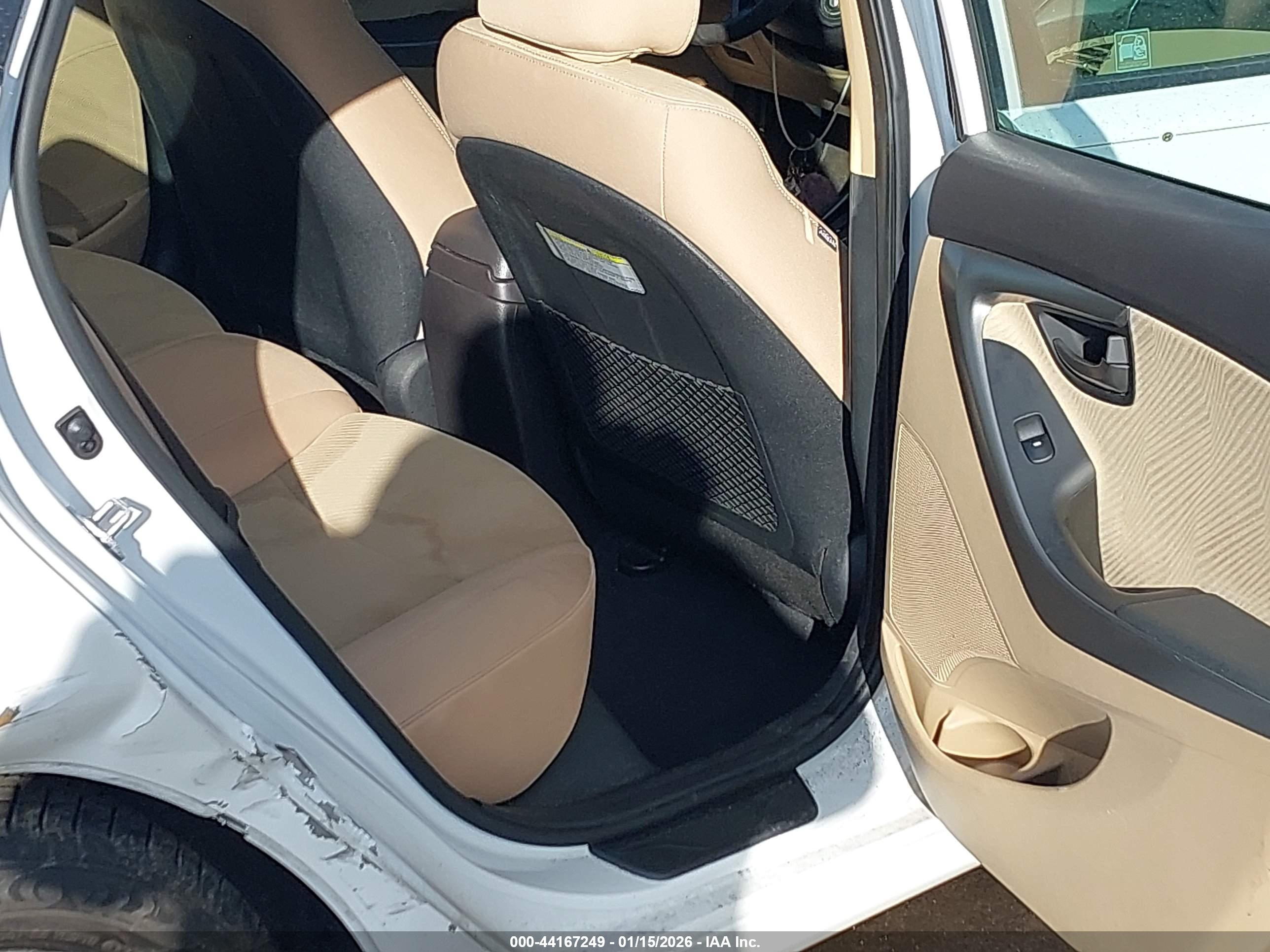 HYUNDAI ELANTRA image 8