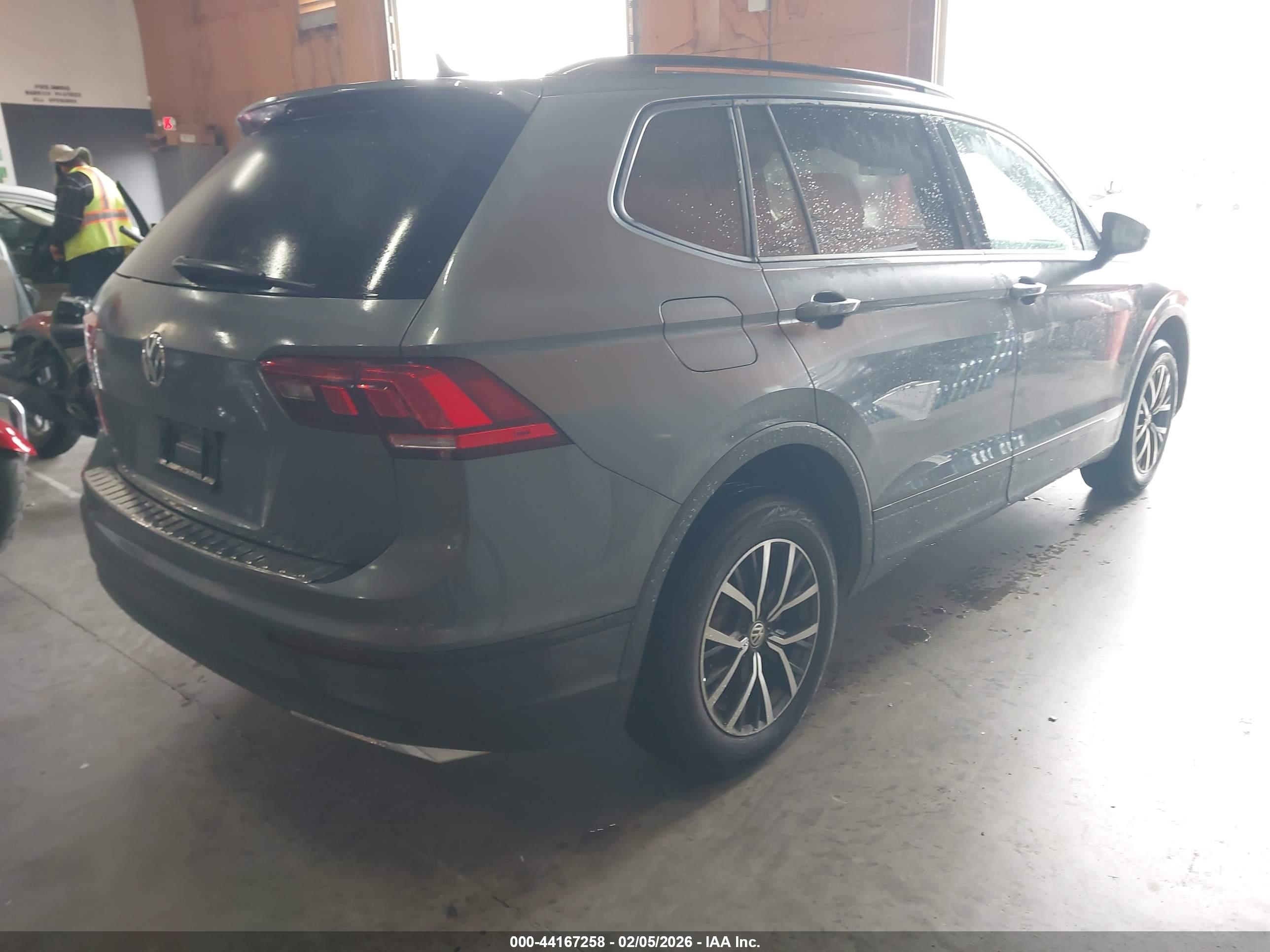 VOLKSWAGEN TIGUAN image 4