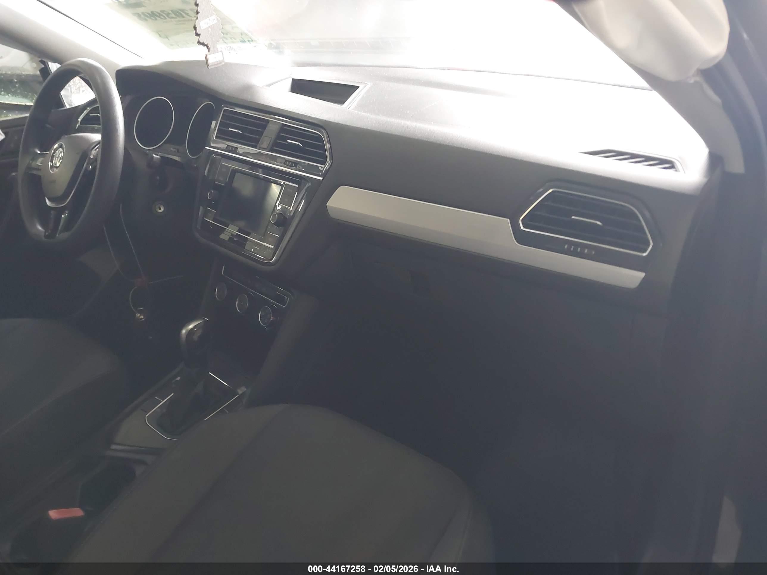 VOLKSWAGEN TIGUAN image 5