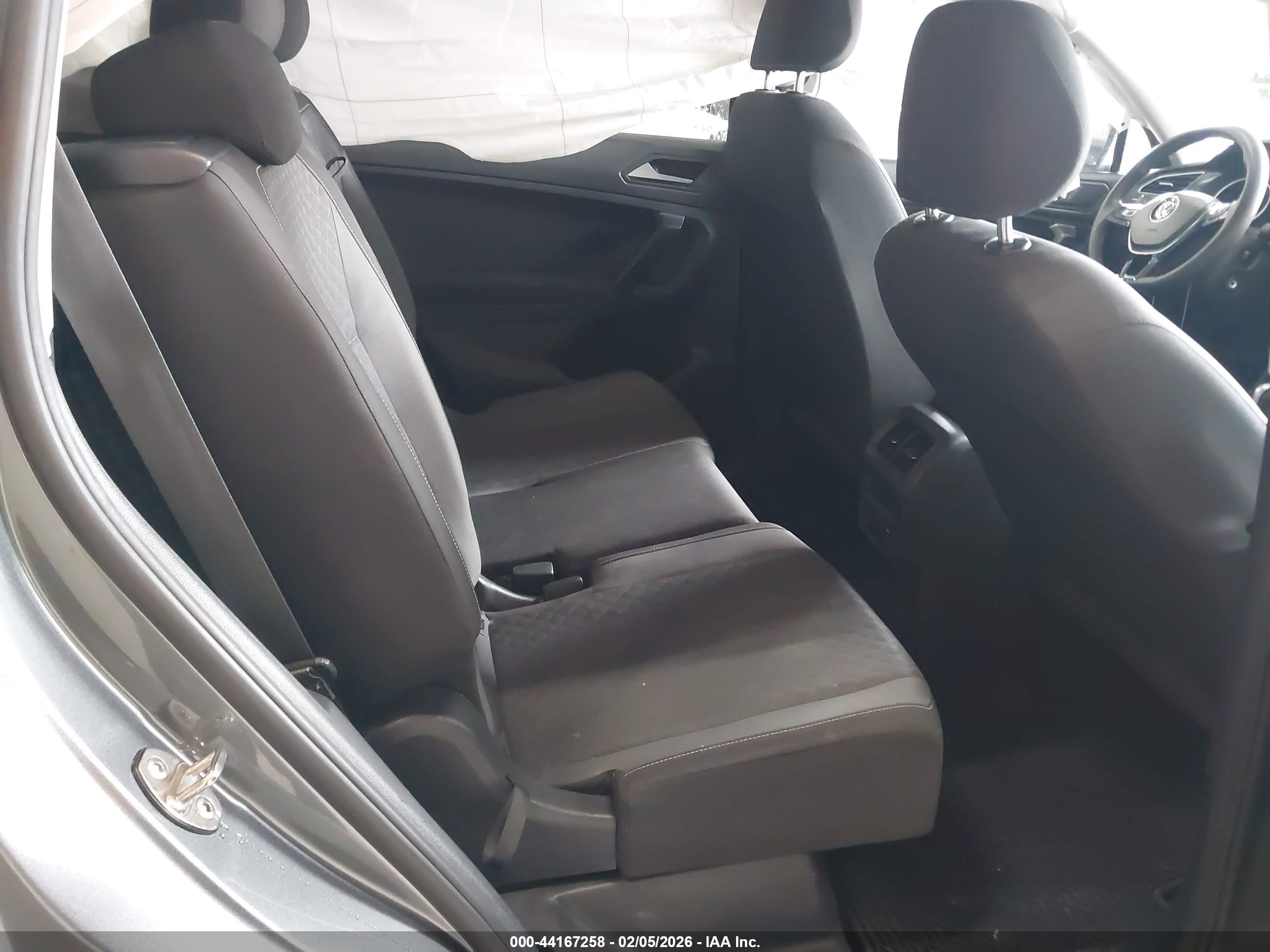 VOLKSWAGEN TIGUAN image 8