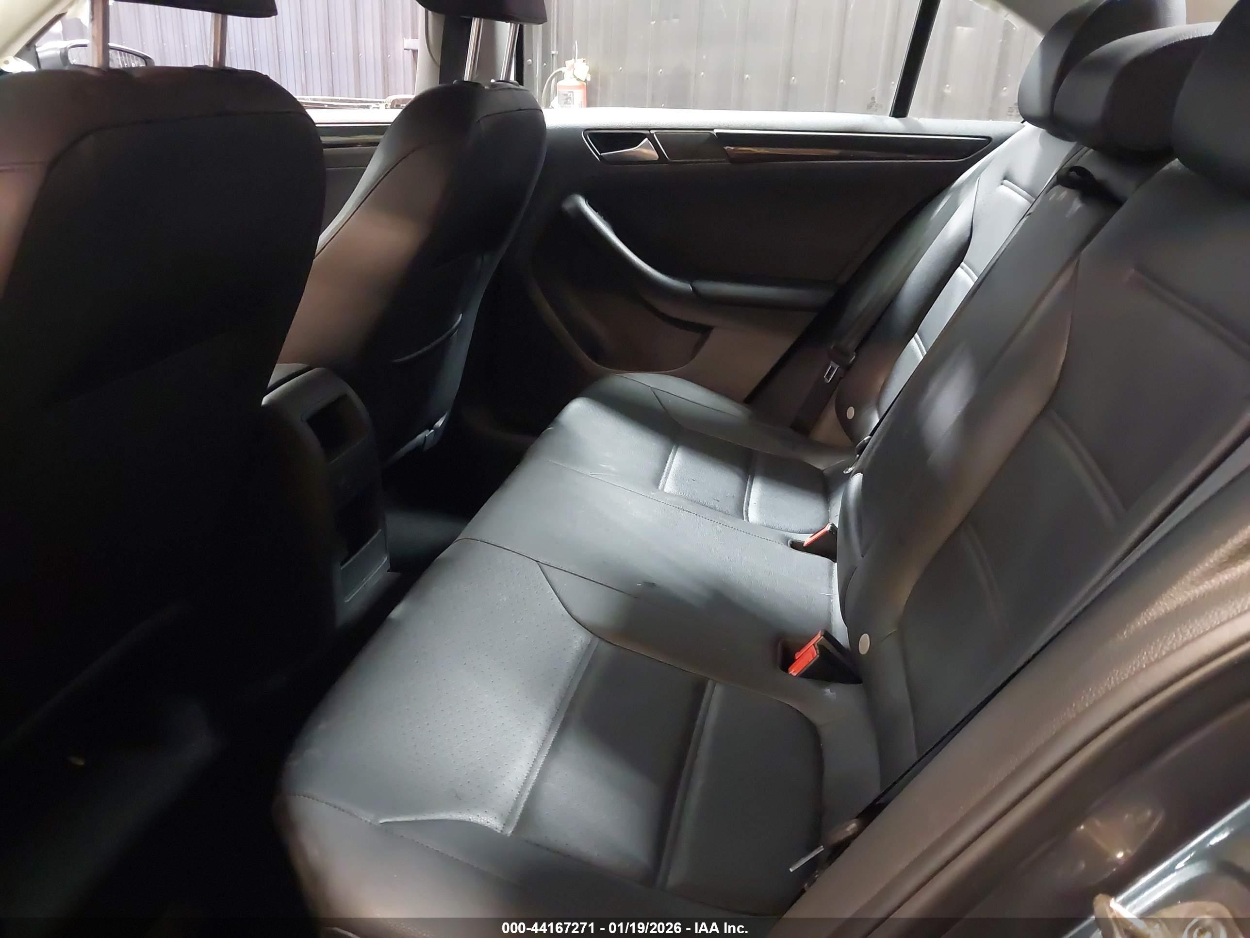 VOLKSWAGEN JETTA image 8