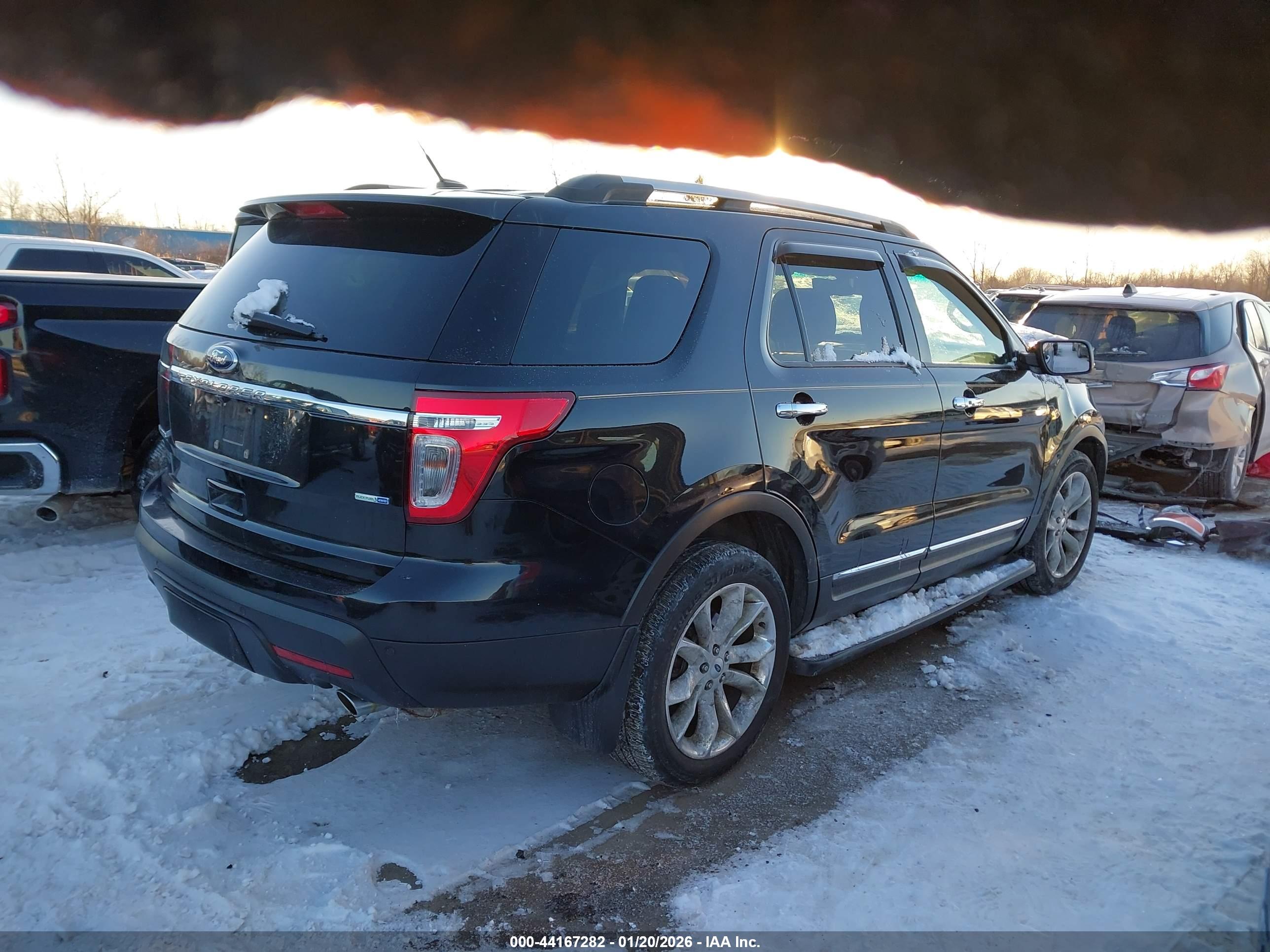 FORD EXPLORER image 4