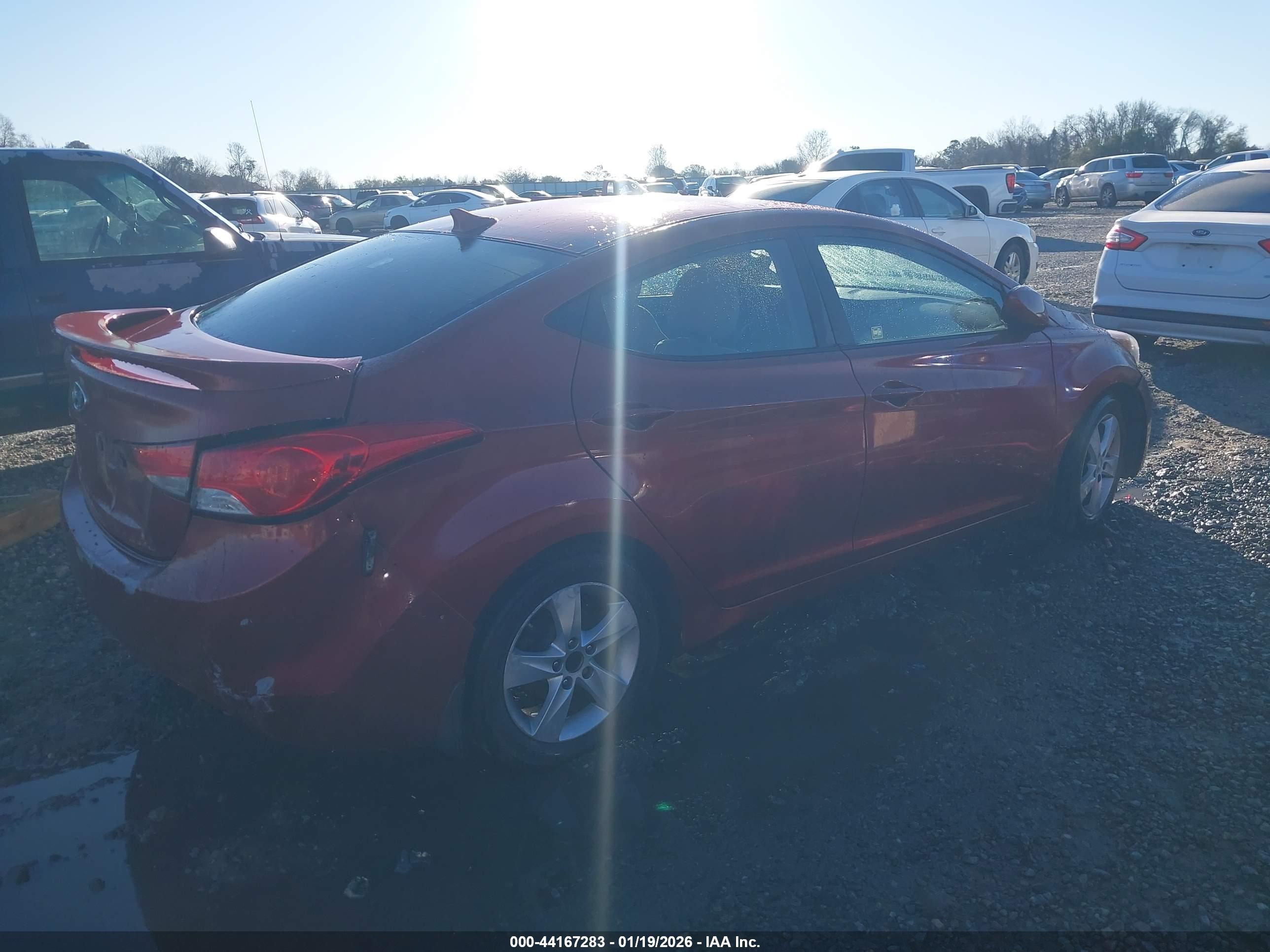 HYUNDAI ELANTRA image 4