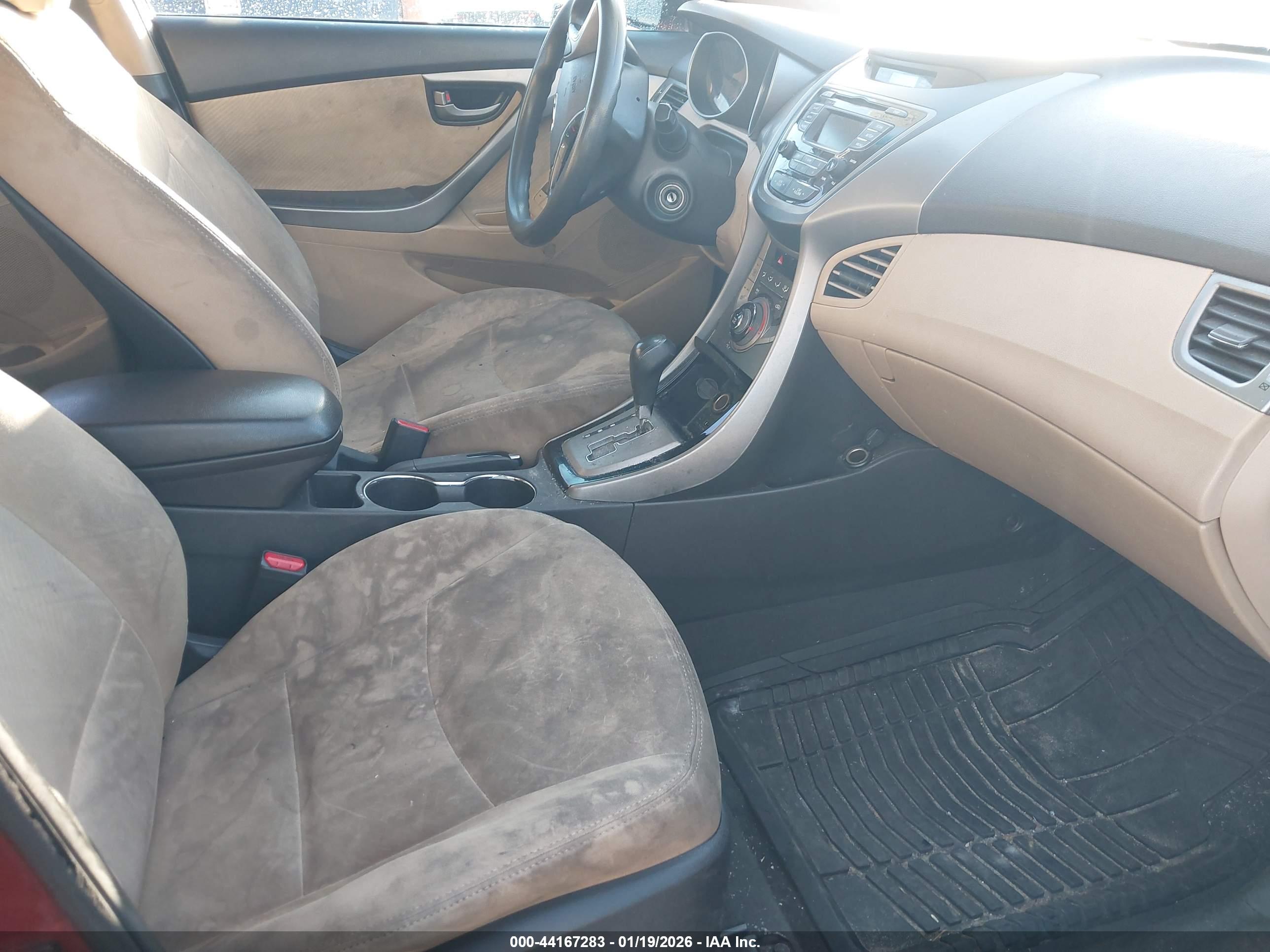 HYUNDAI ELANTRA image 5