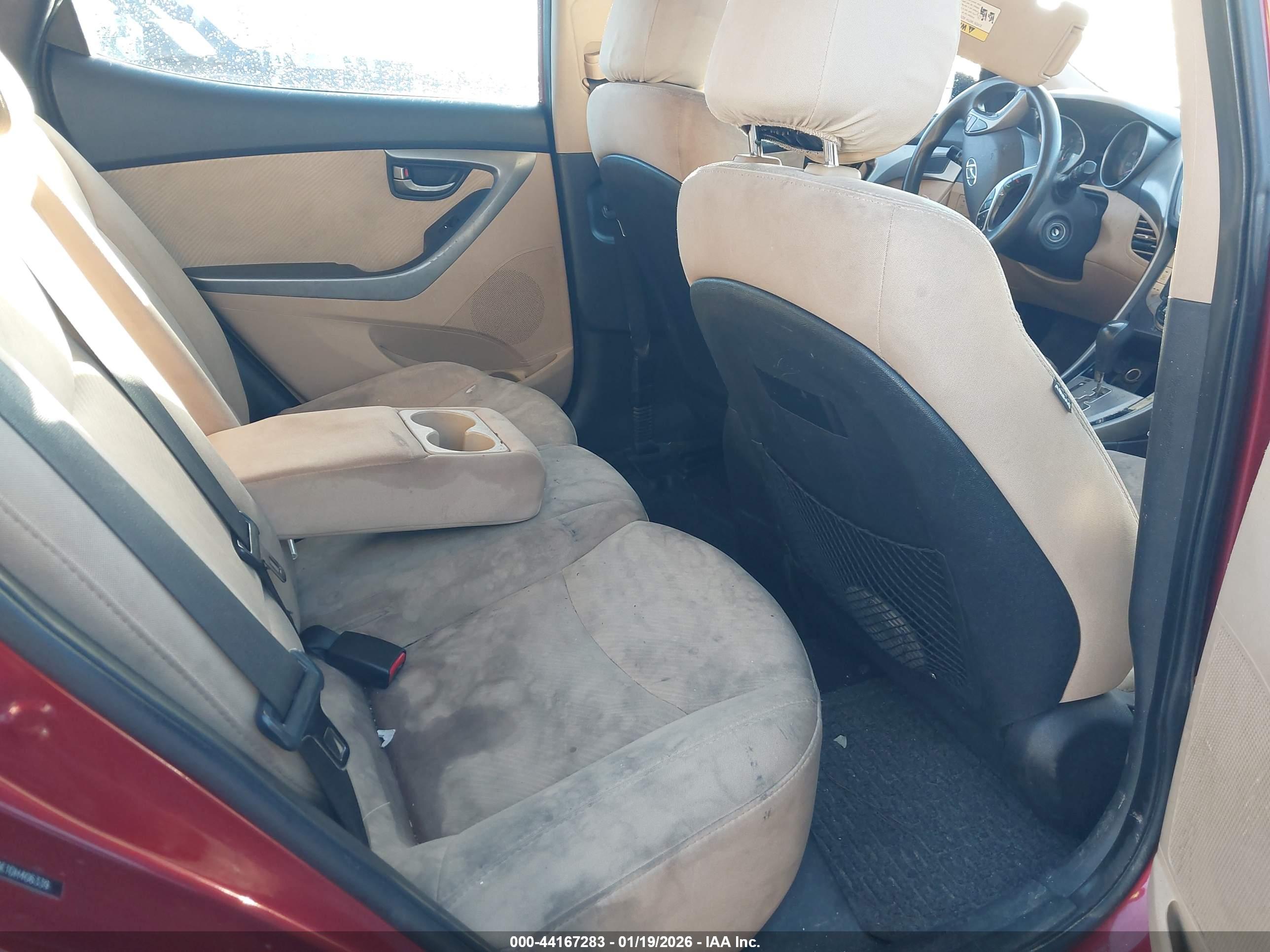 HYUNDAI ELANTRA image 8