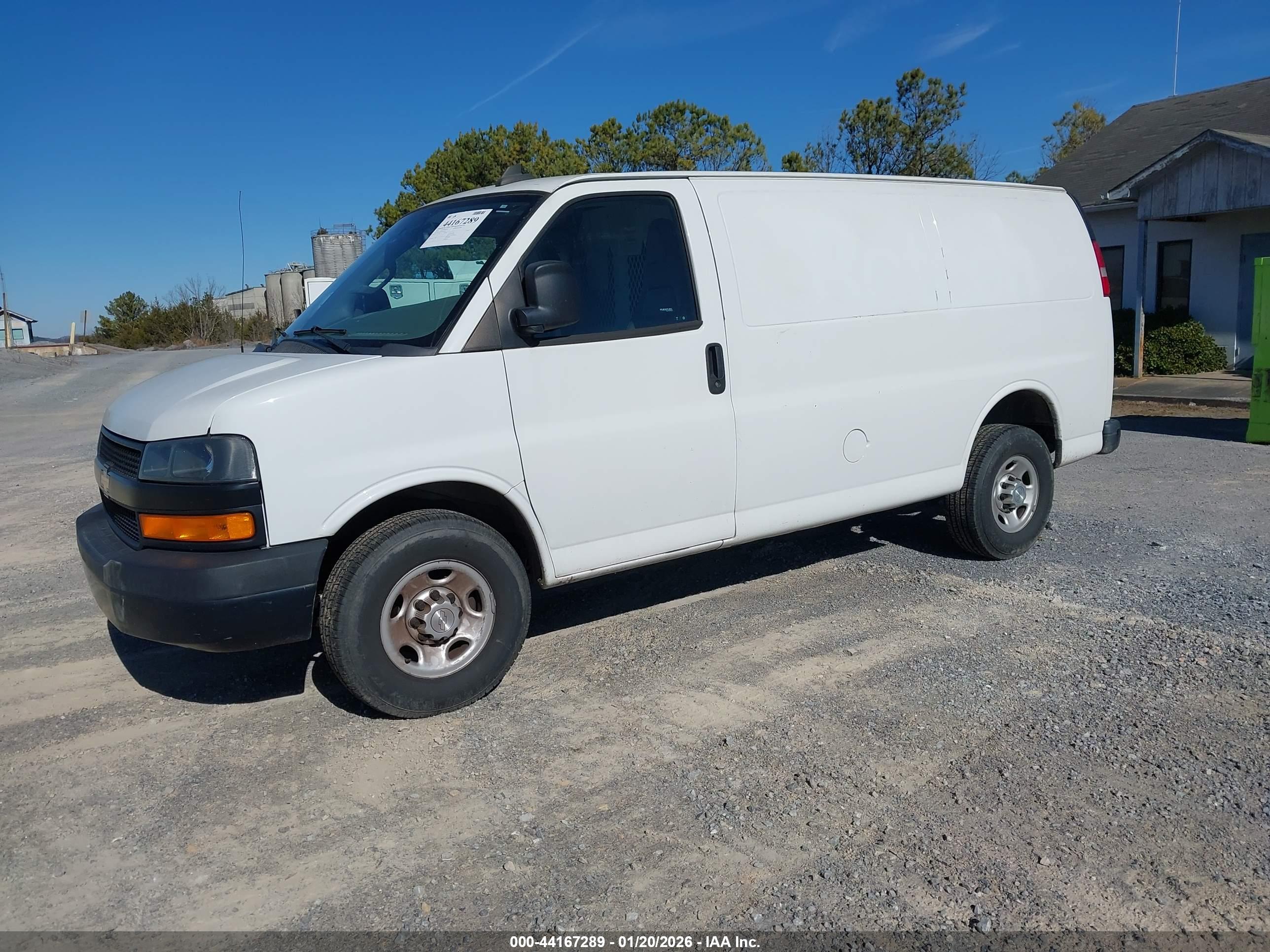 CHEVROLET EXPRESS image 2