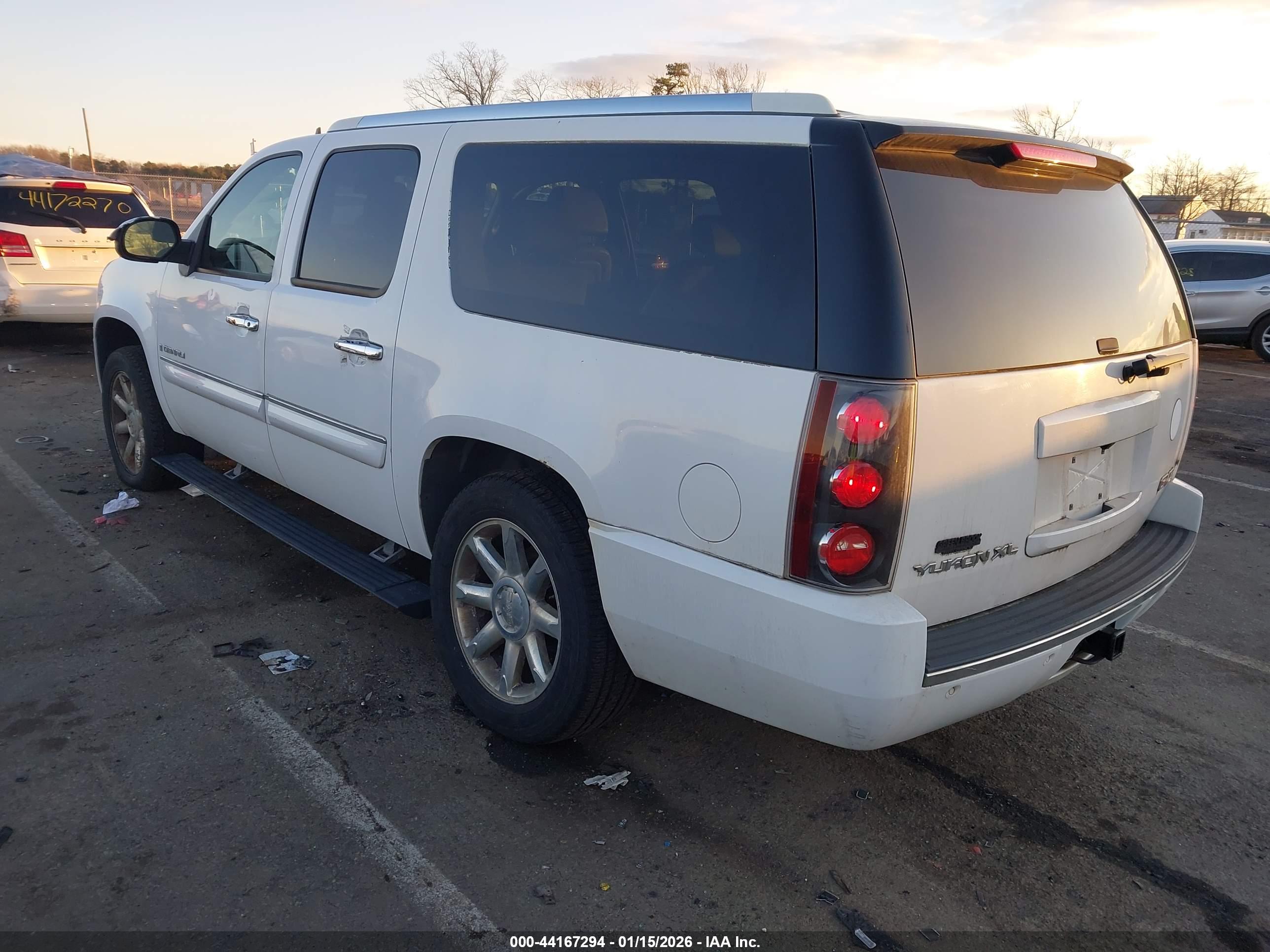 GMC YUKON image 3