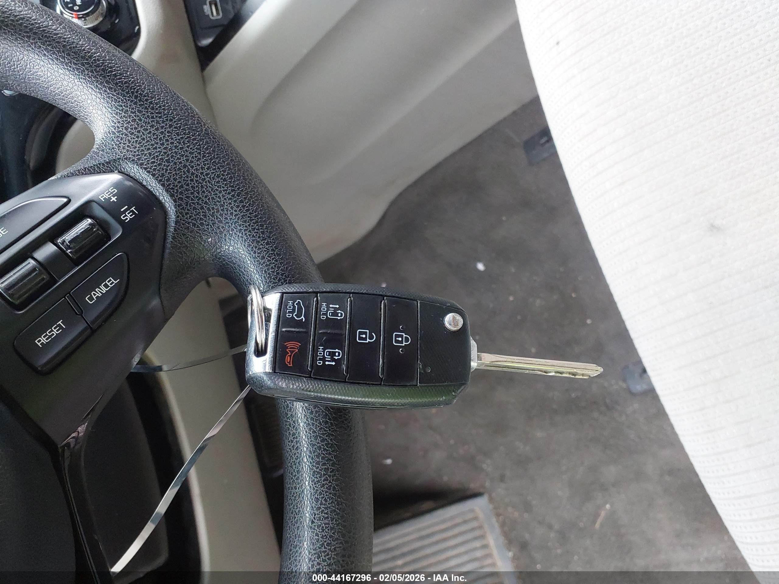 KIA SEDONA image 11