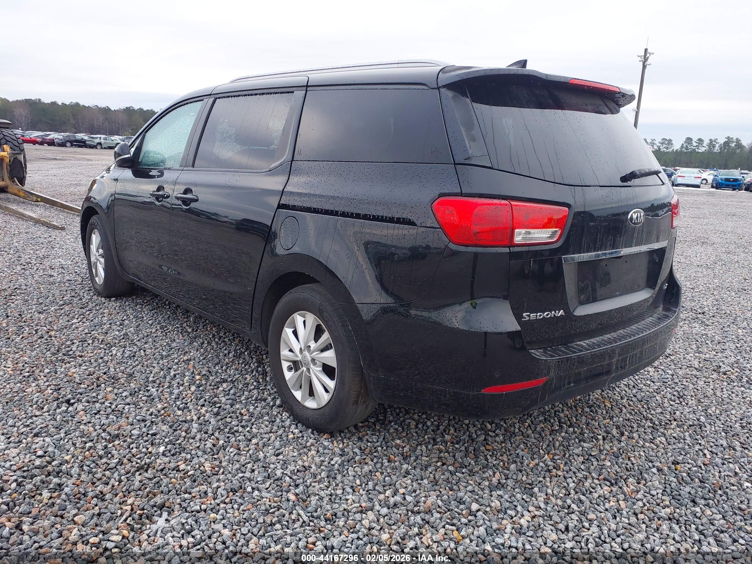 KIA SEDONA image 3