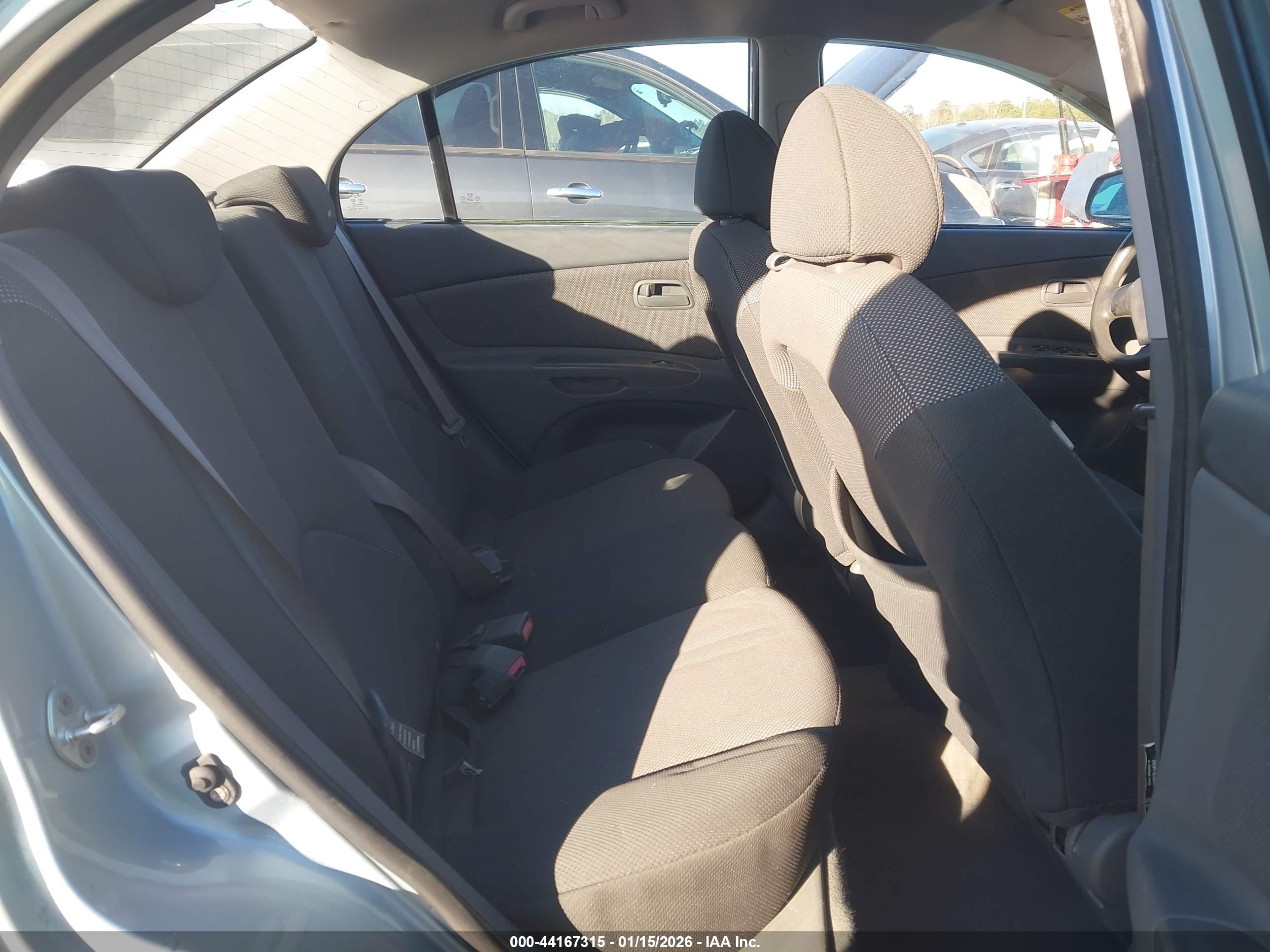 KIA RIO image 8