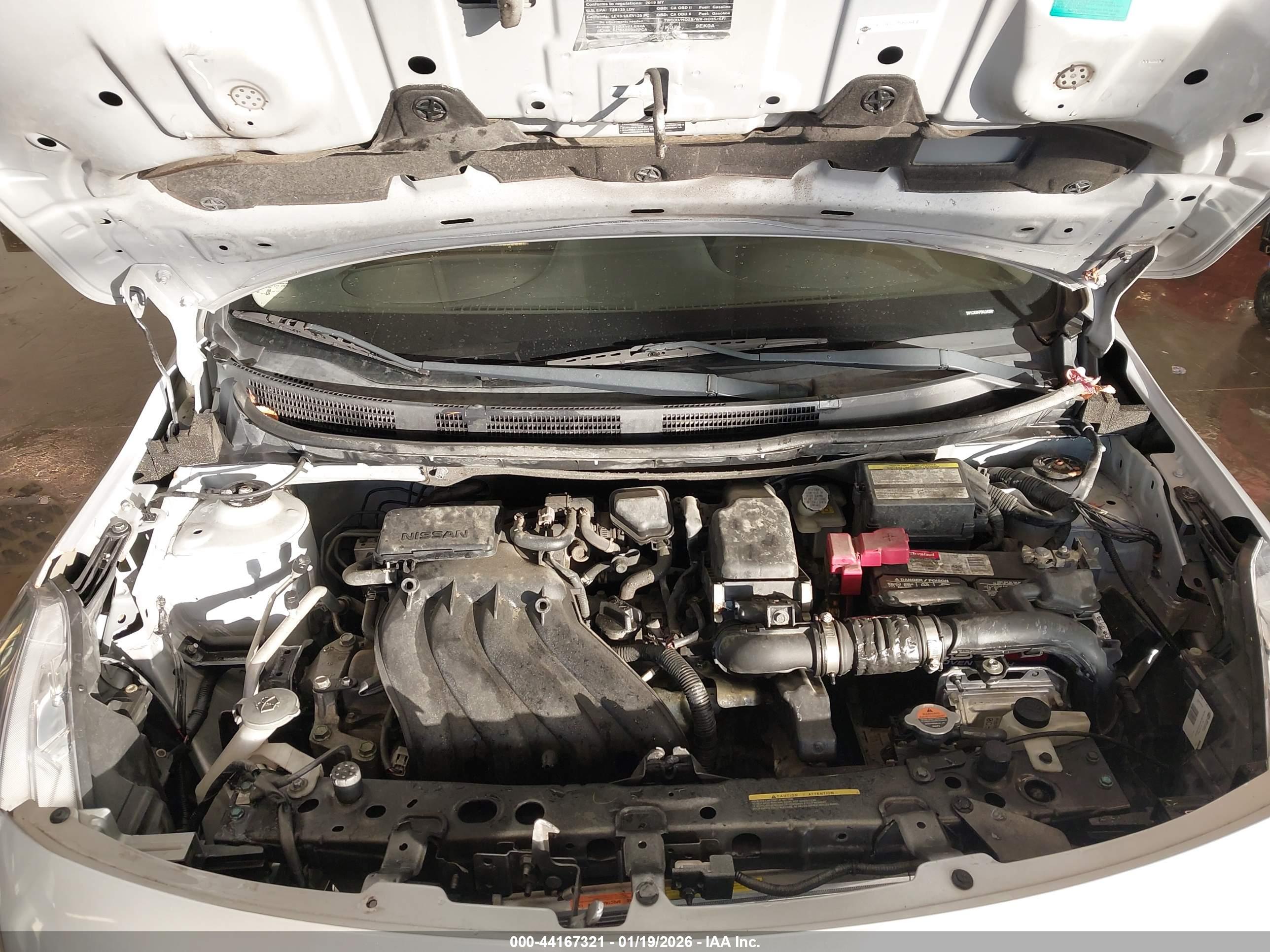 NISSAN VERSA image 10
