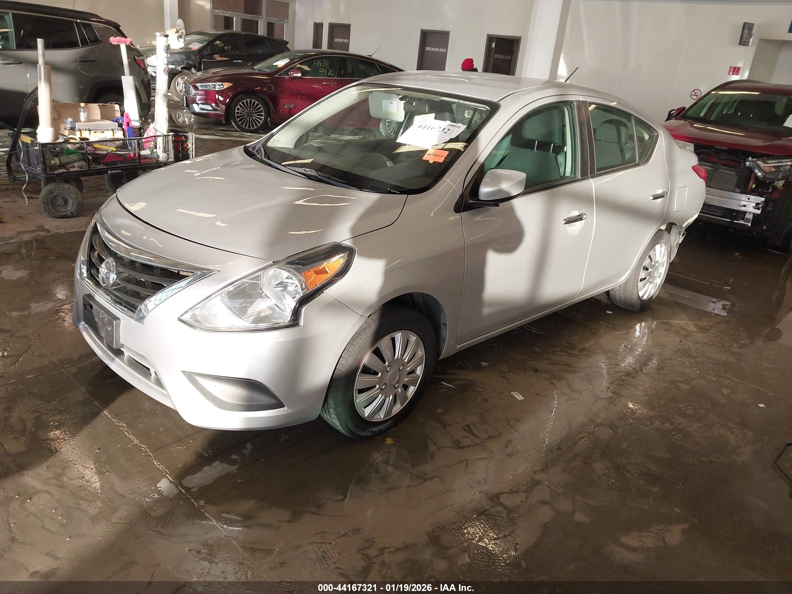 NISSAN VERSA image 2