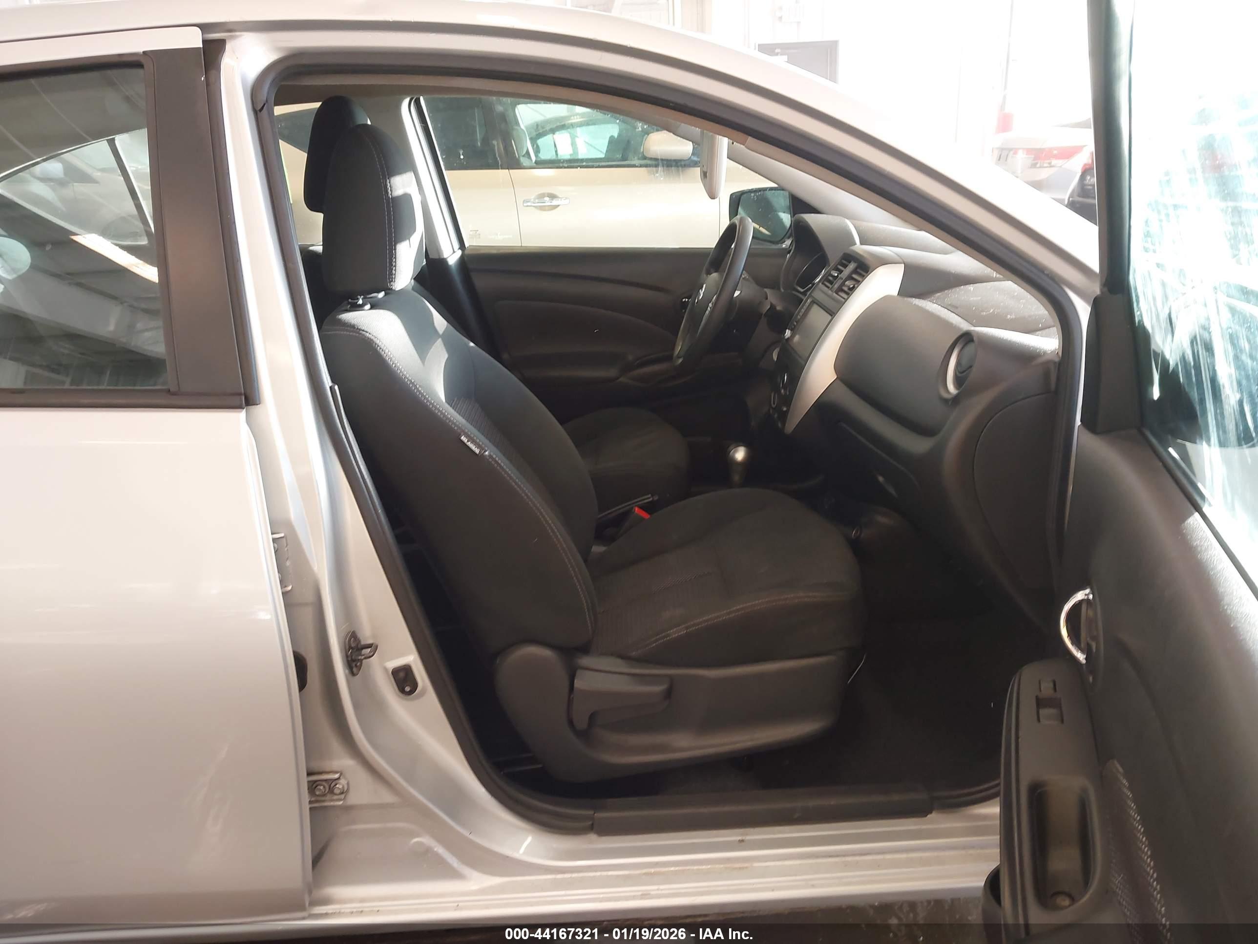 NISSAN VERSA image 5