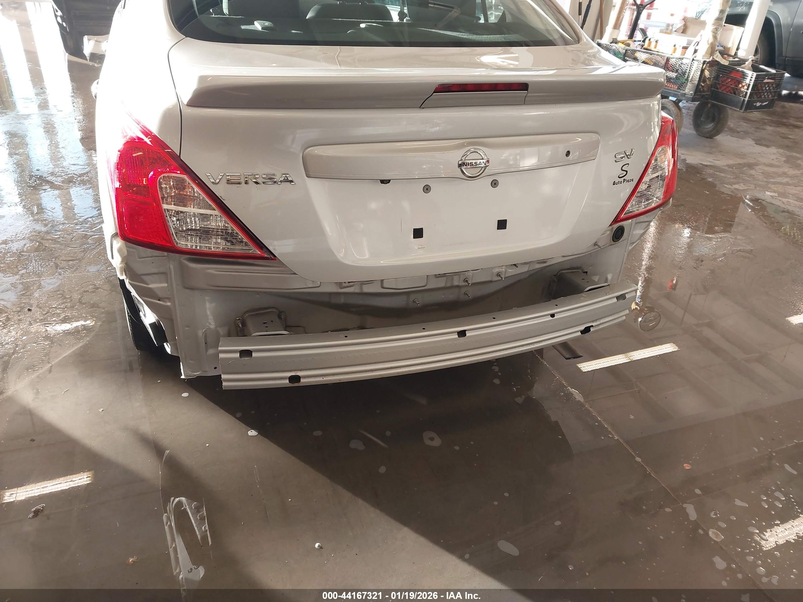 NISSAN VERSA image 6