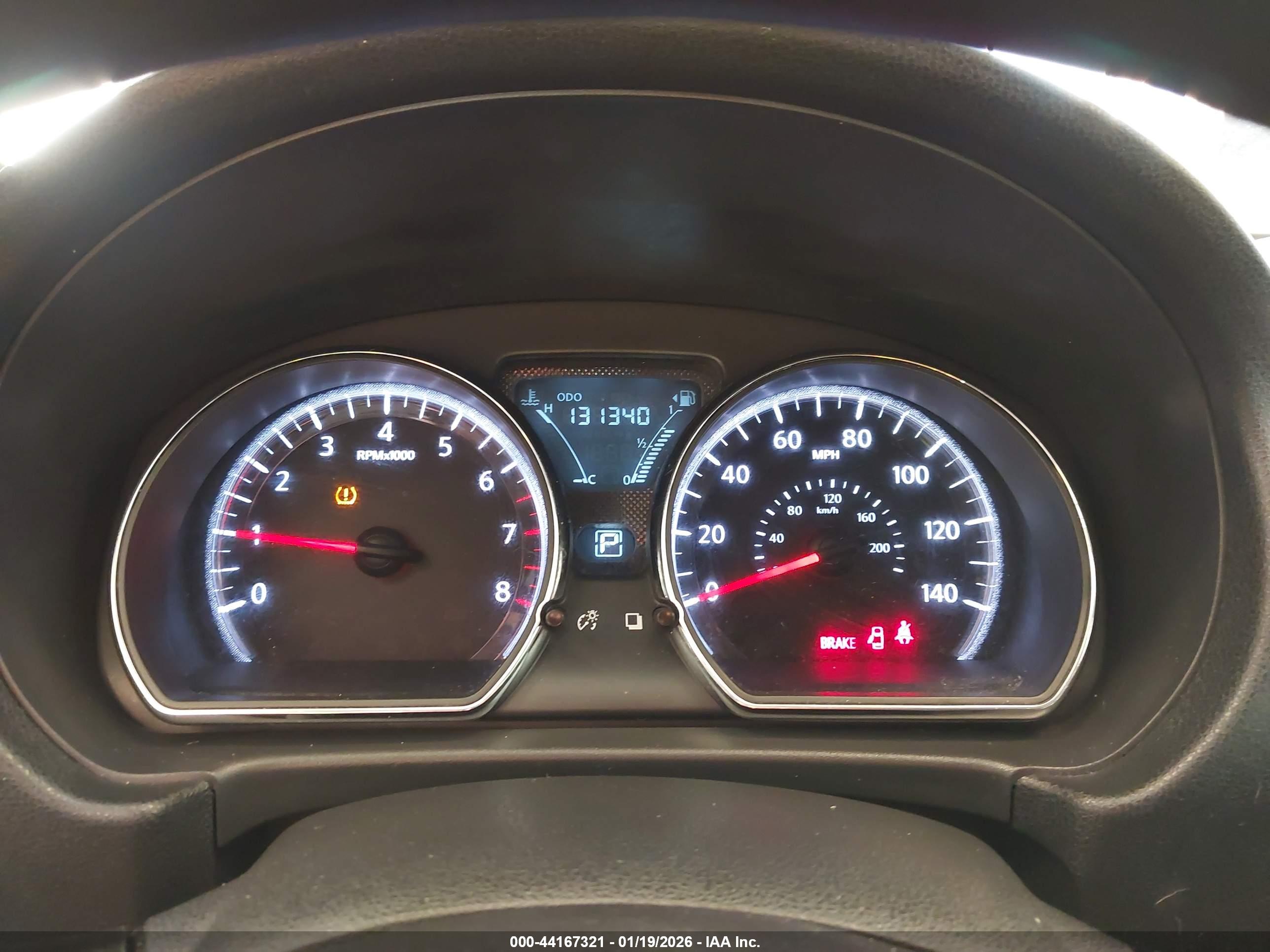 NISSAN VERSA image 7