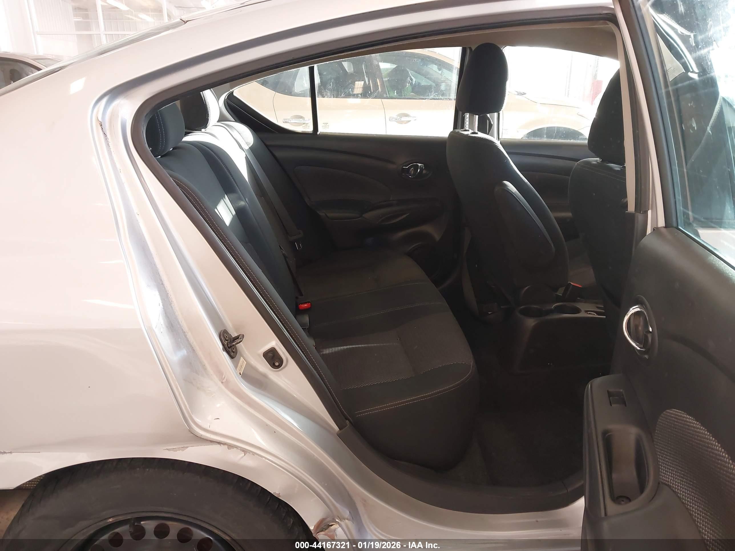 NISSAN VERSA image 8