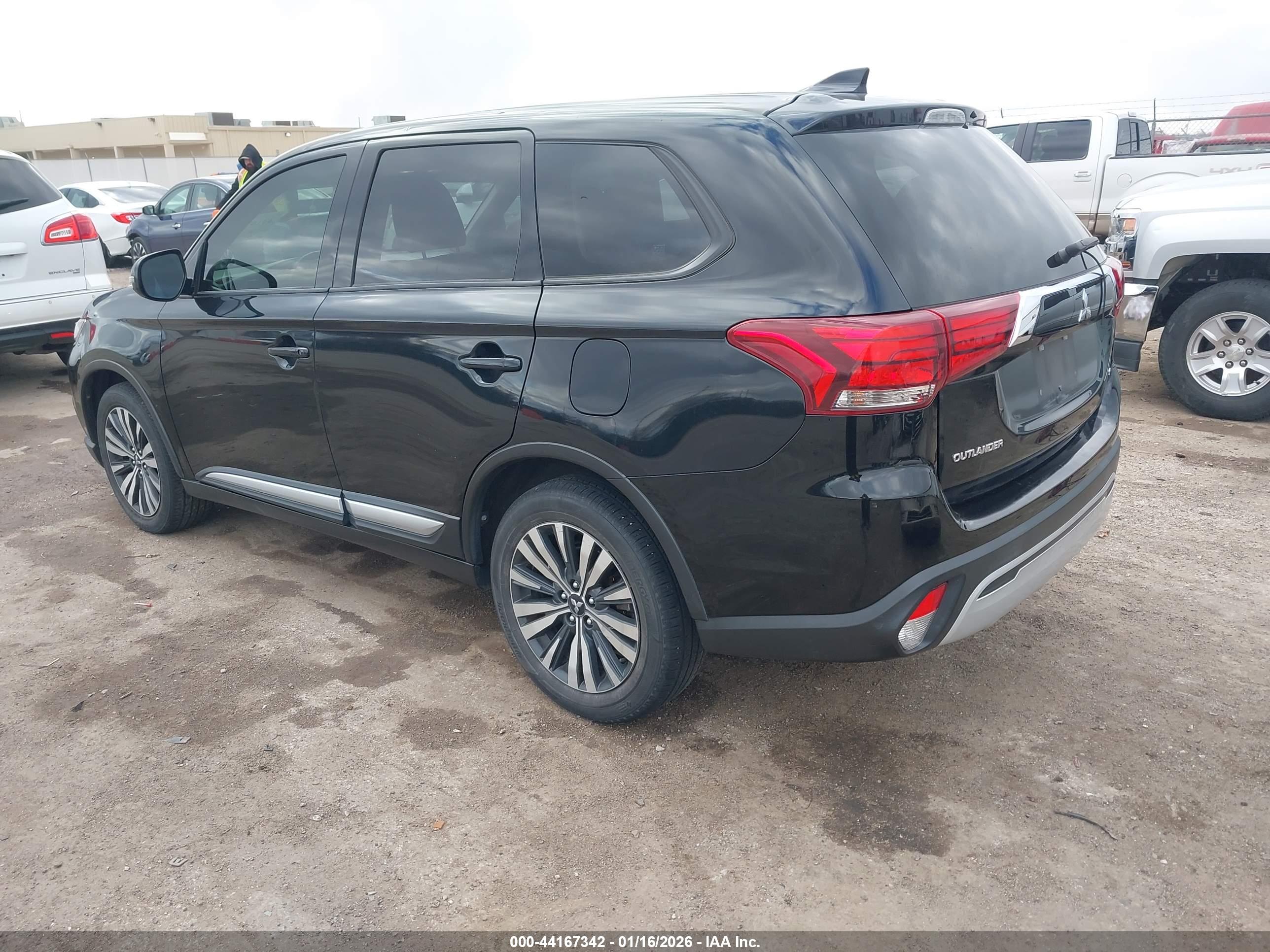 MITSUBISHI OUTLANDER image 3