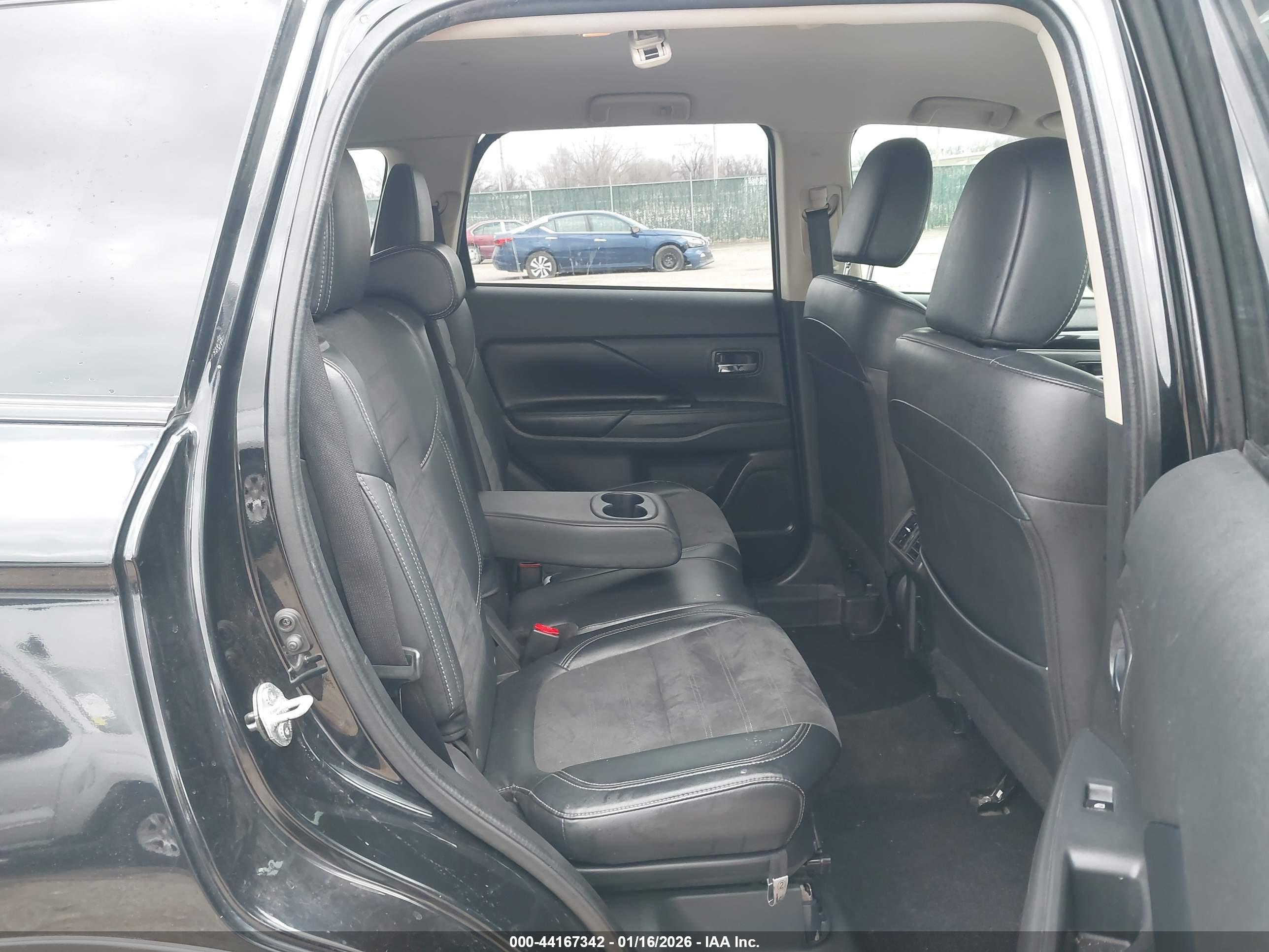 MITSUBISHI OUTLANDER image 8