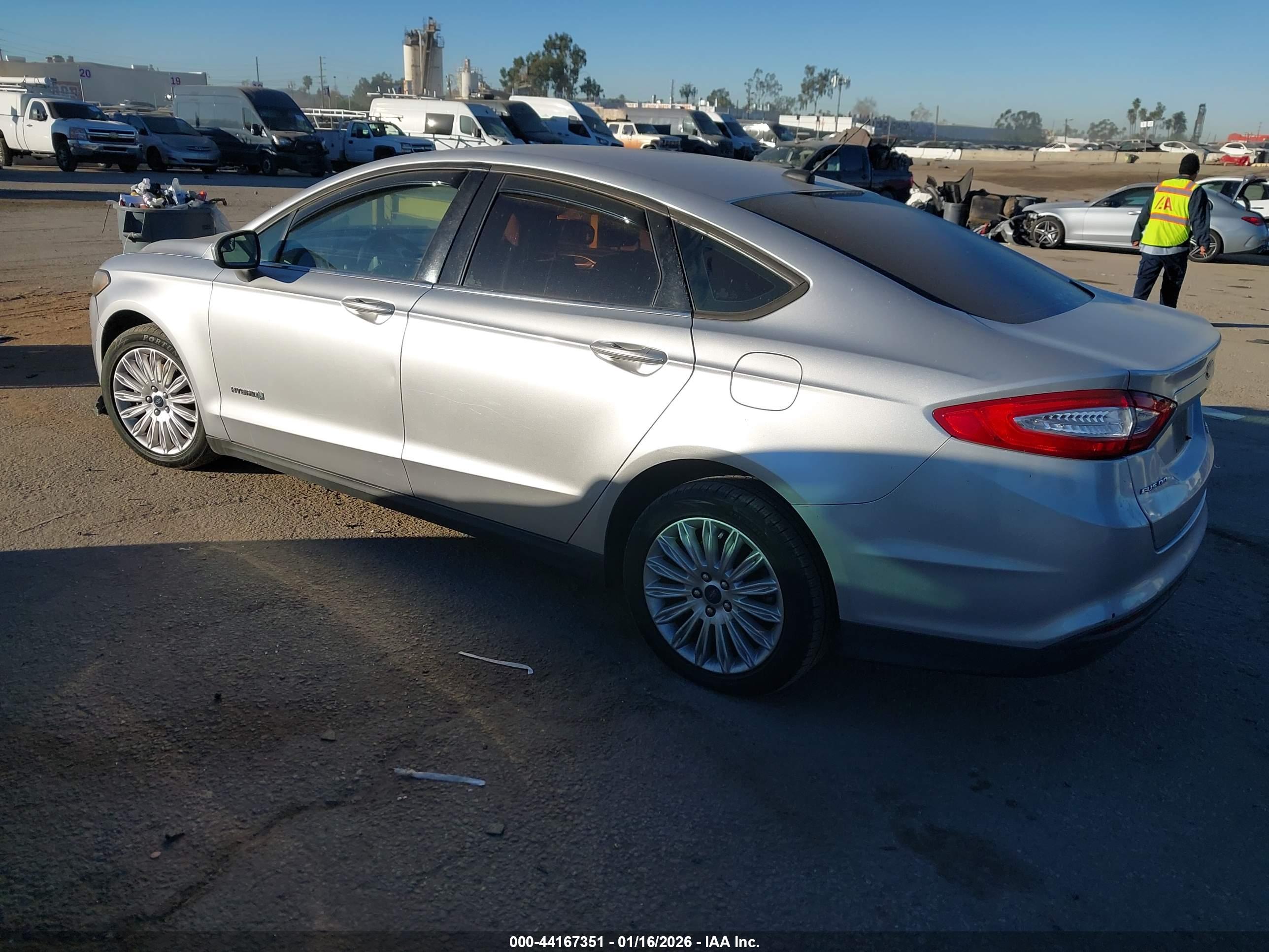 FORD FUSION image 3