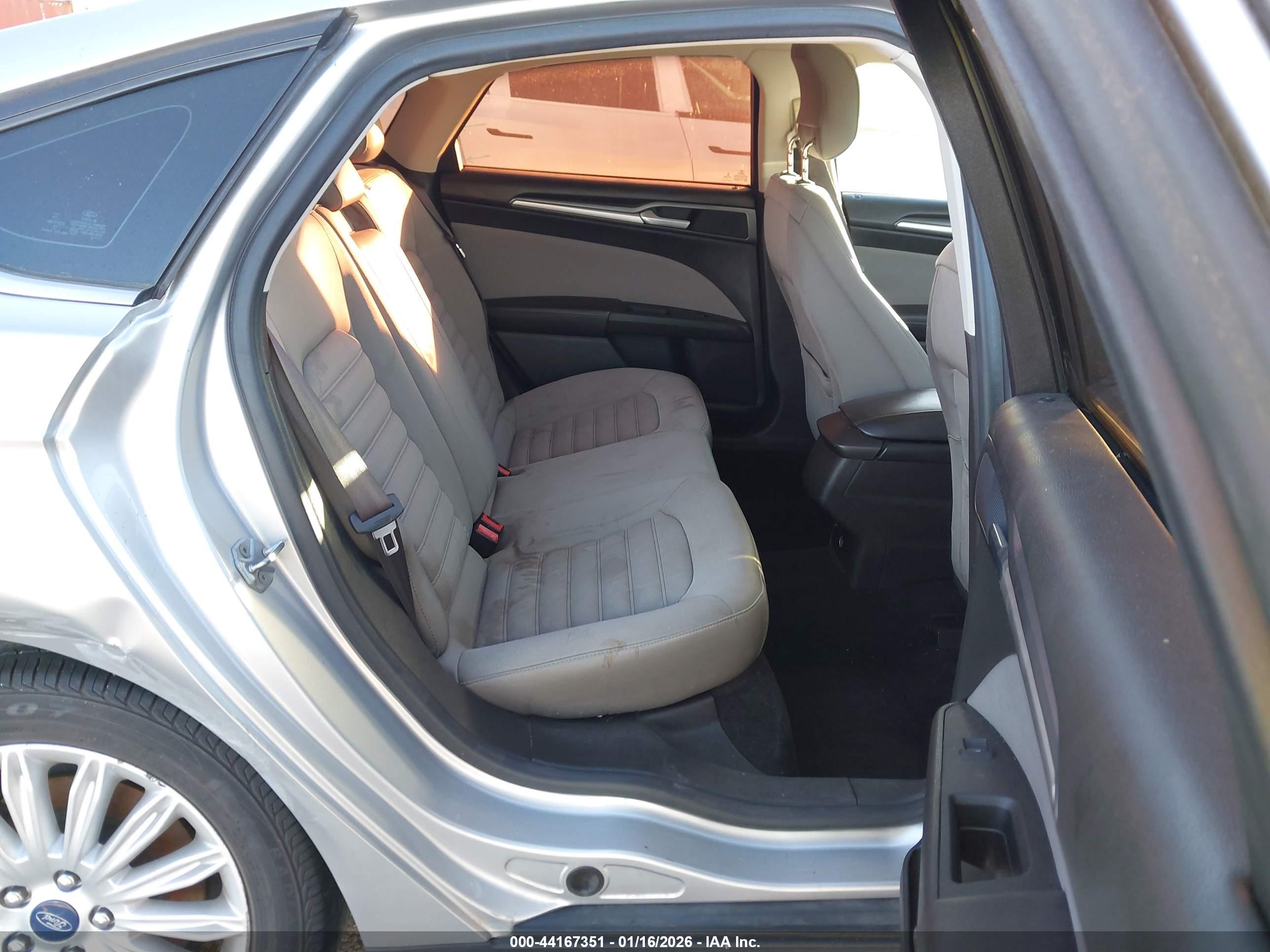 FORD FUSION image 8
