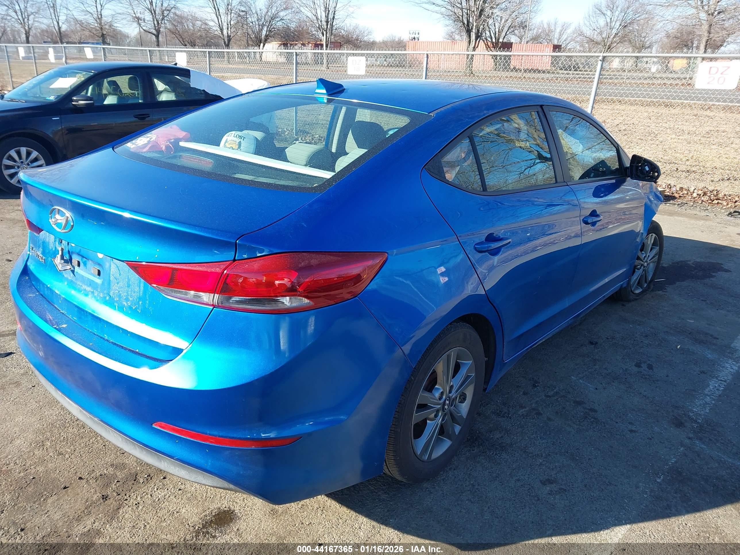 HYUNDAI ELANTRA image 4