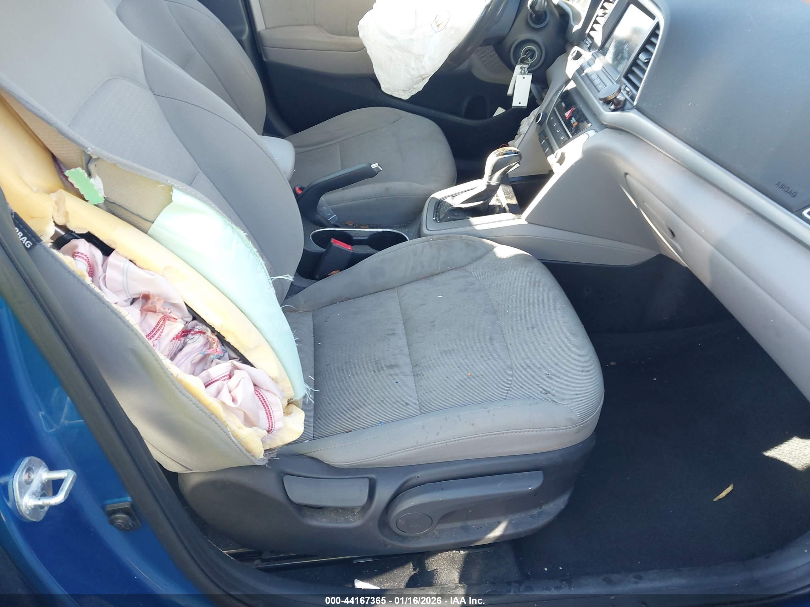 HYUNDAI ELANTRA image 5
