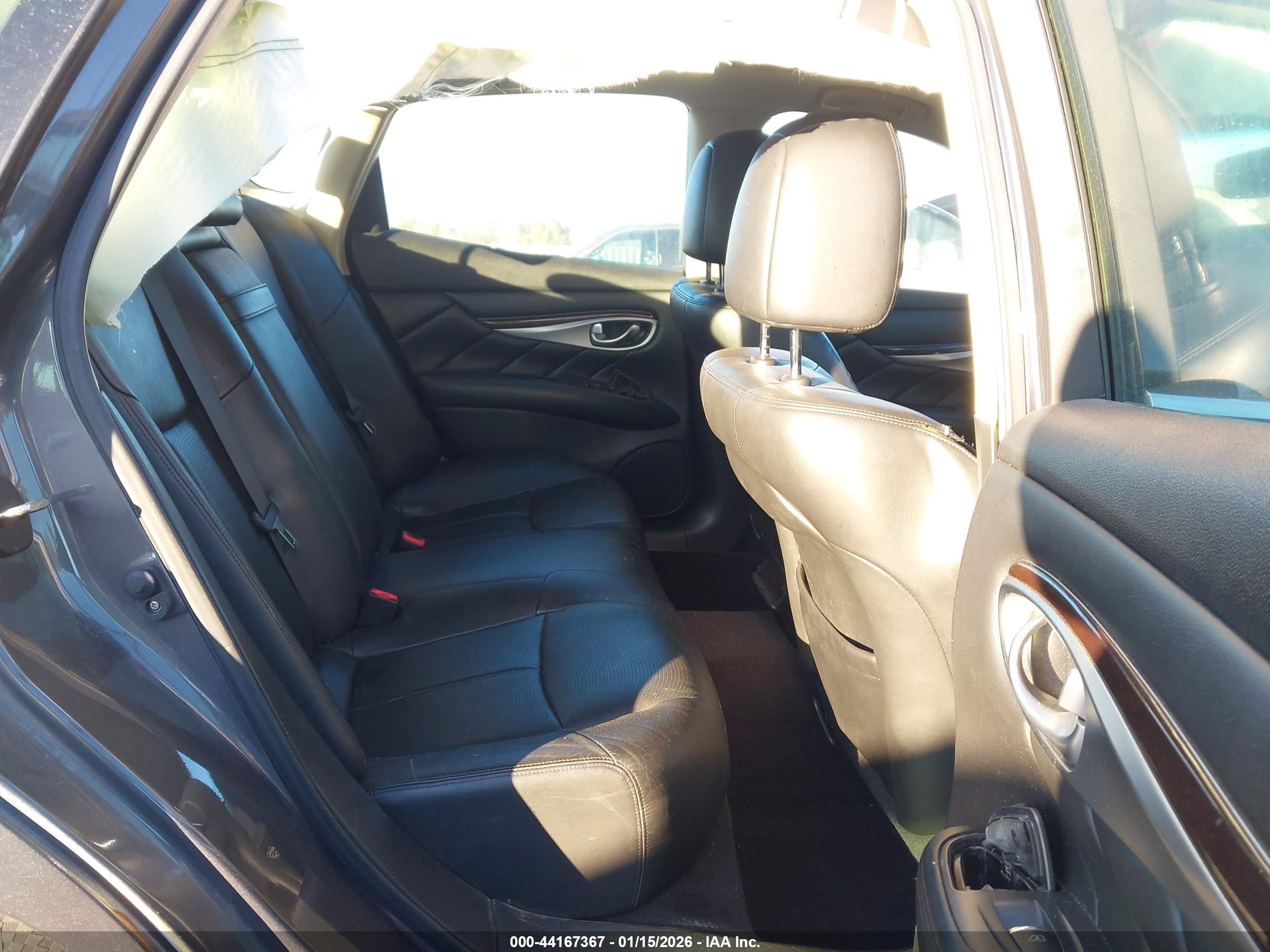 INFINITI M37 image 8