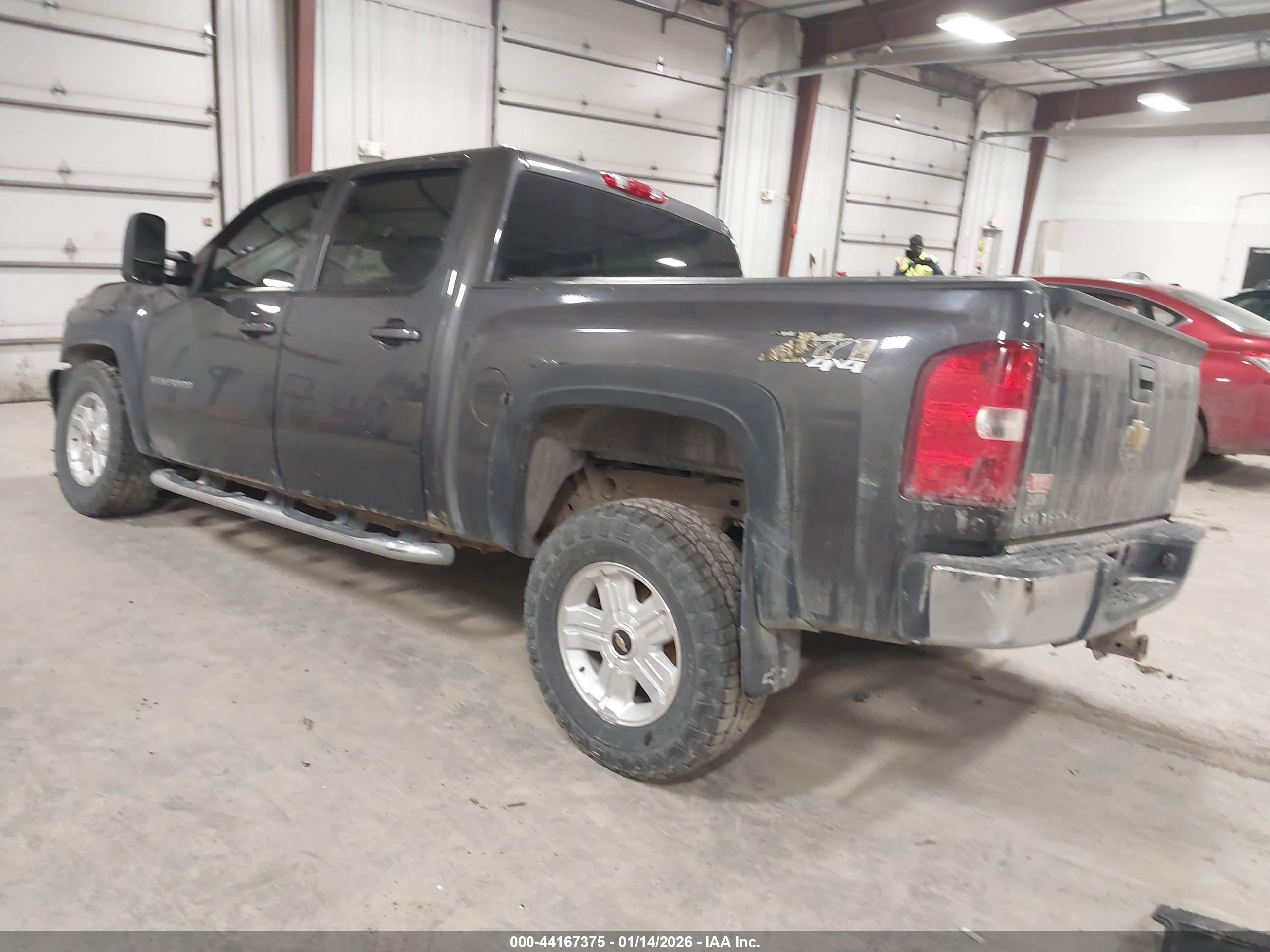 CHEVROLET SILVERADO image 3