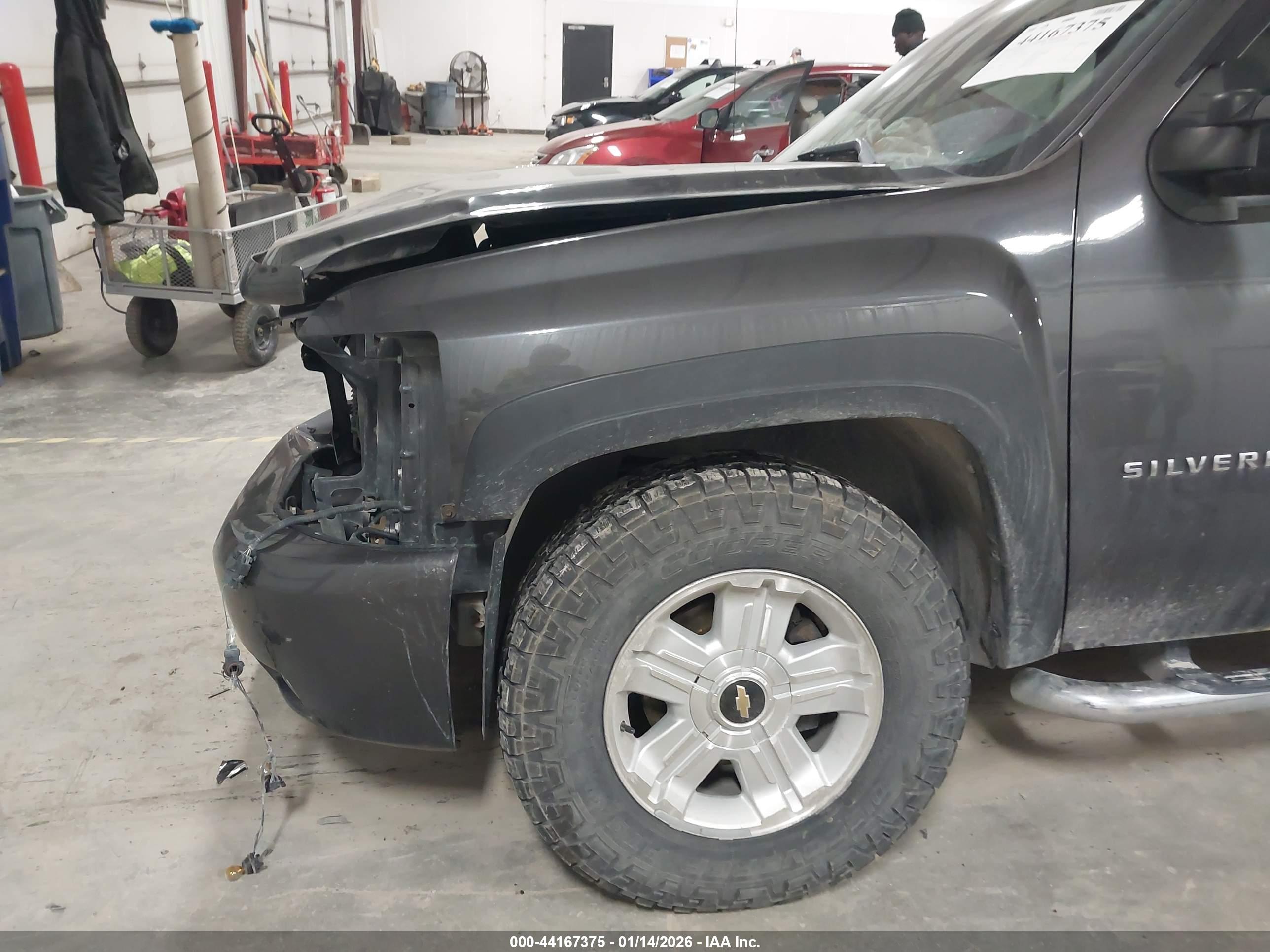 CHEVROLET SILVERADO image 6