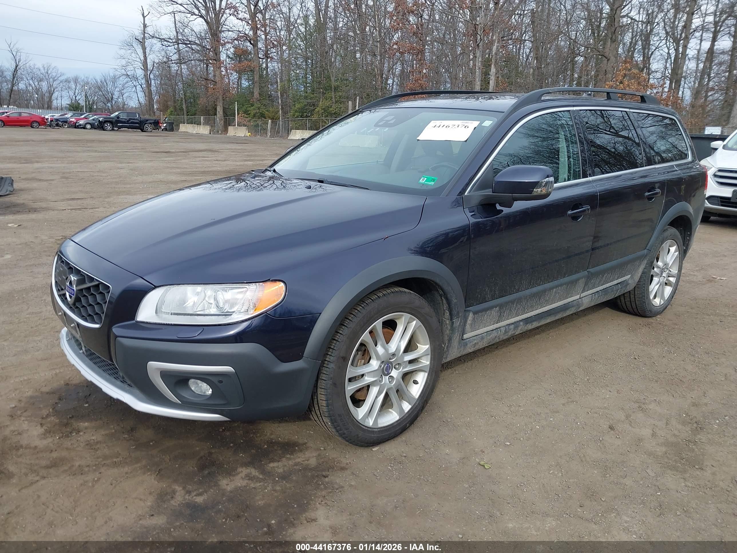 VOLVO XC70 image 2