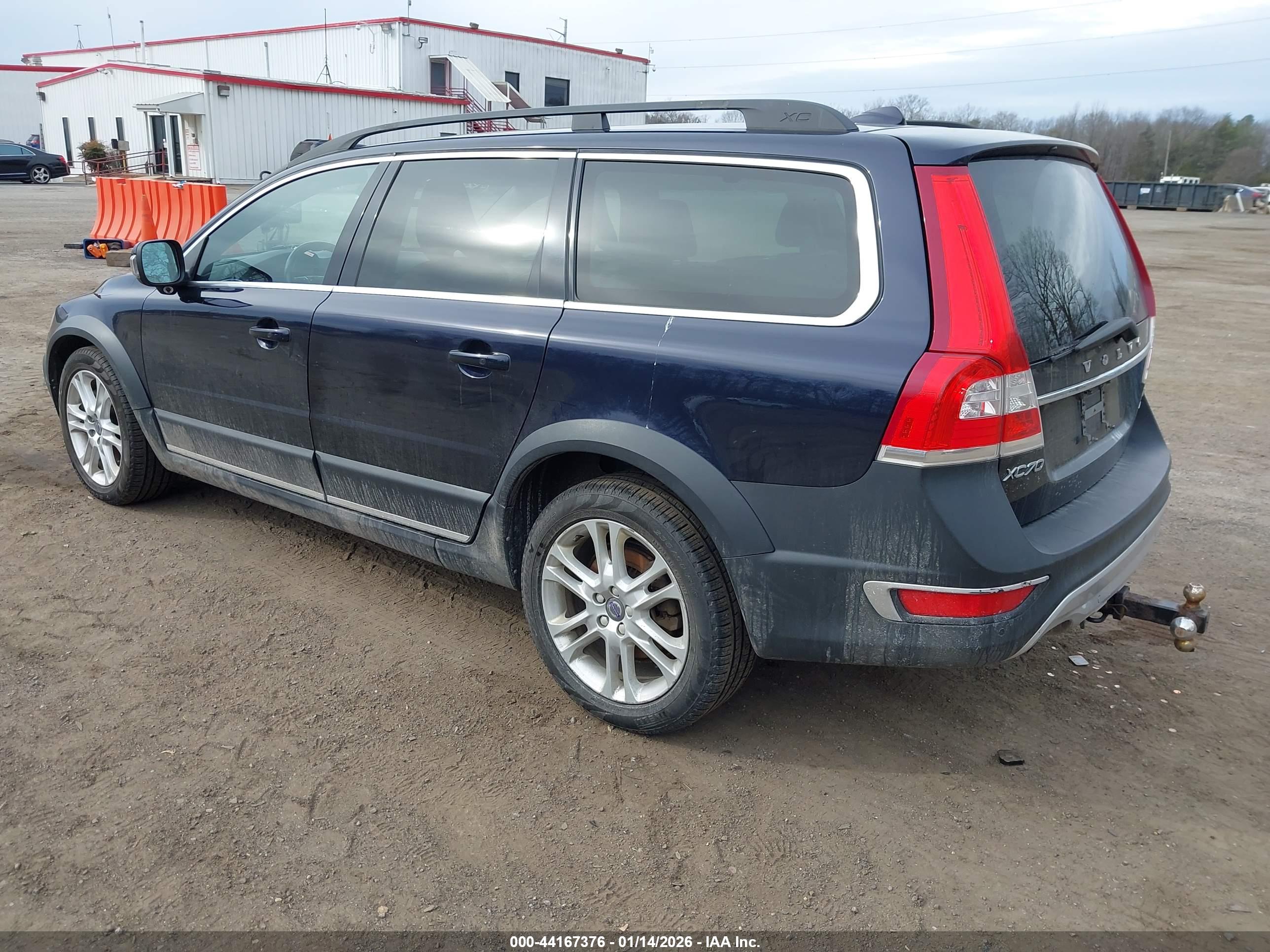 VOLVO XC70 image 3