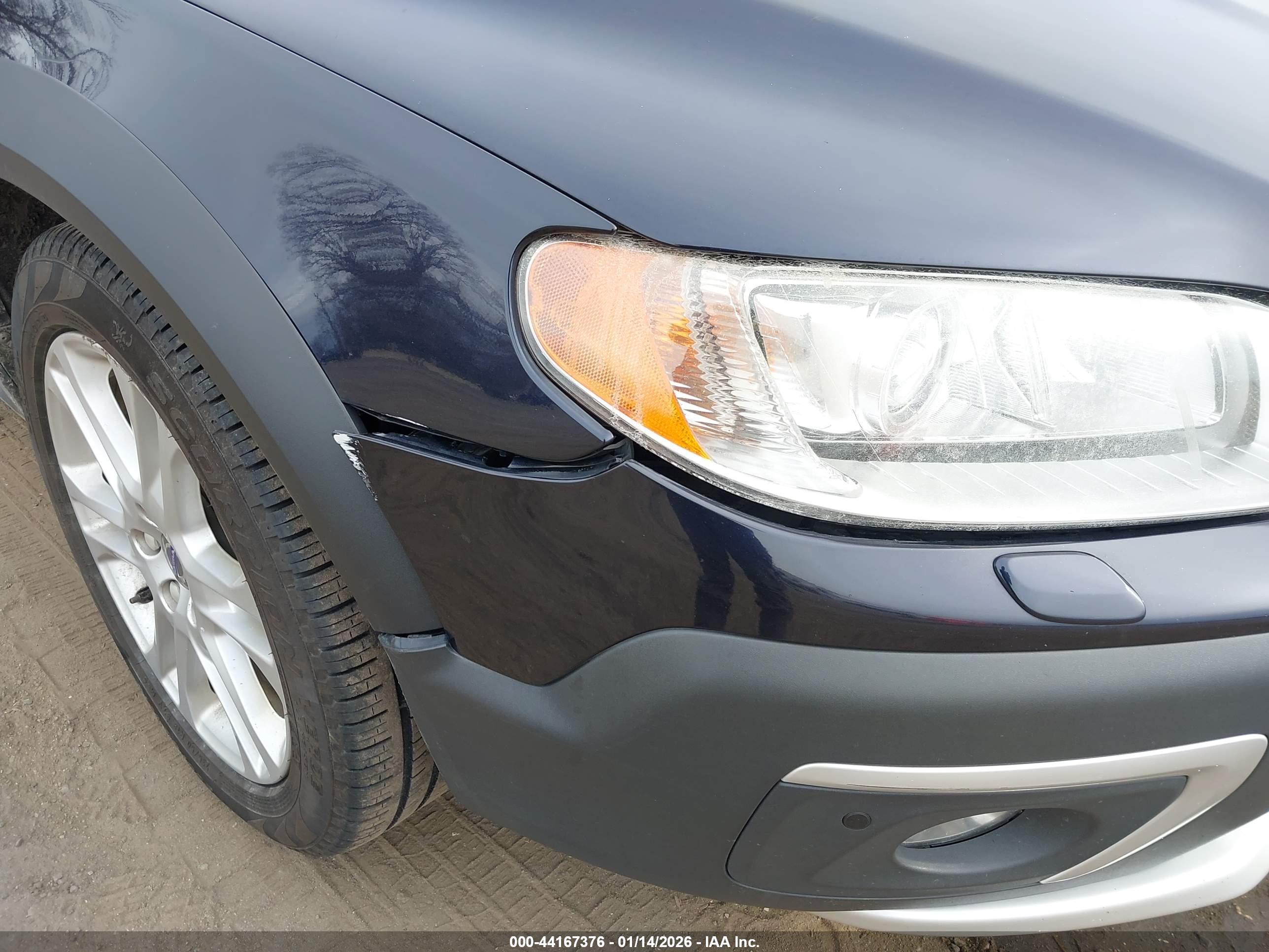 VOLVO XC70 image 6