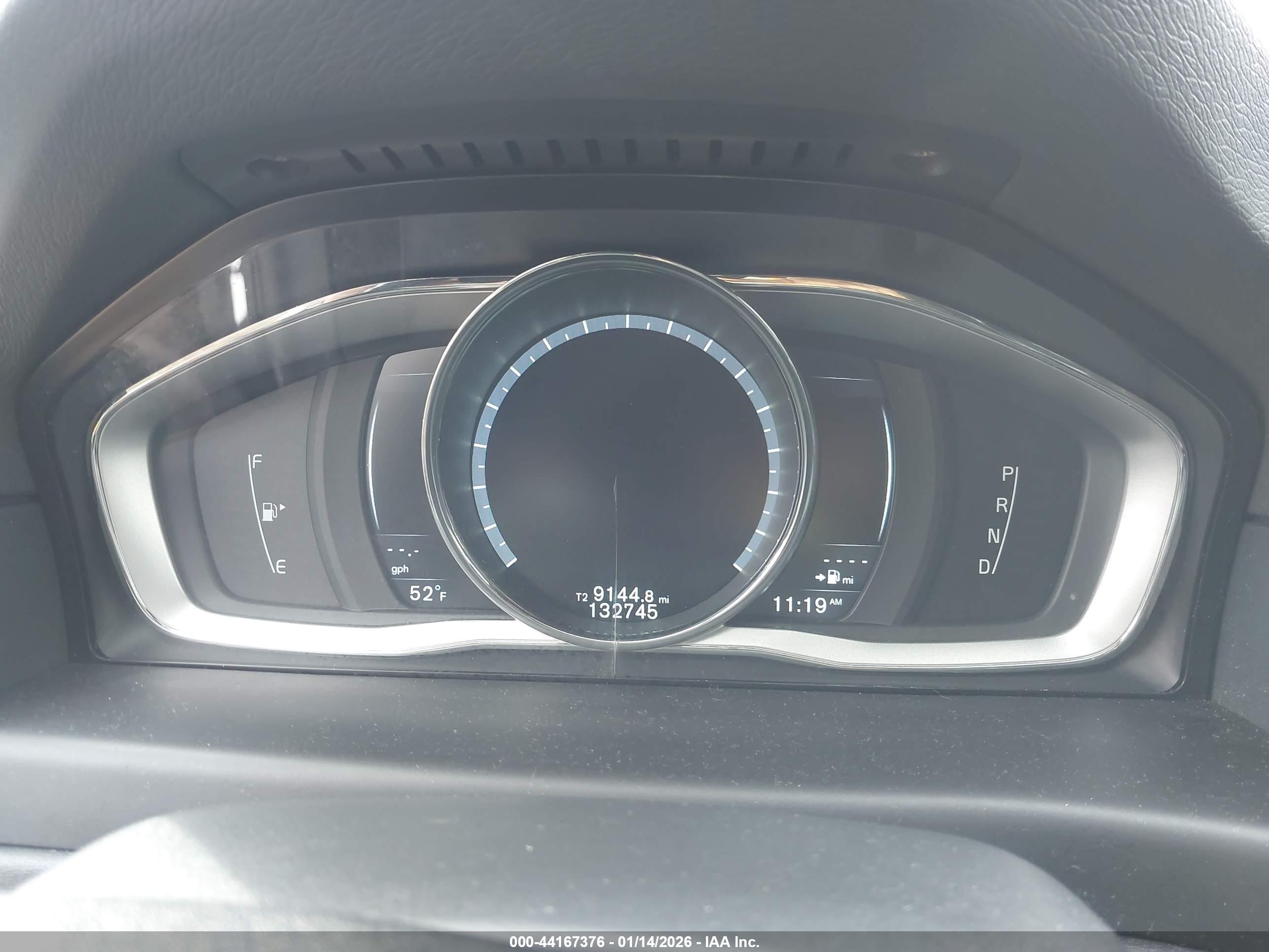 VOLVO XC70 image 7