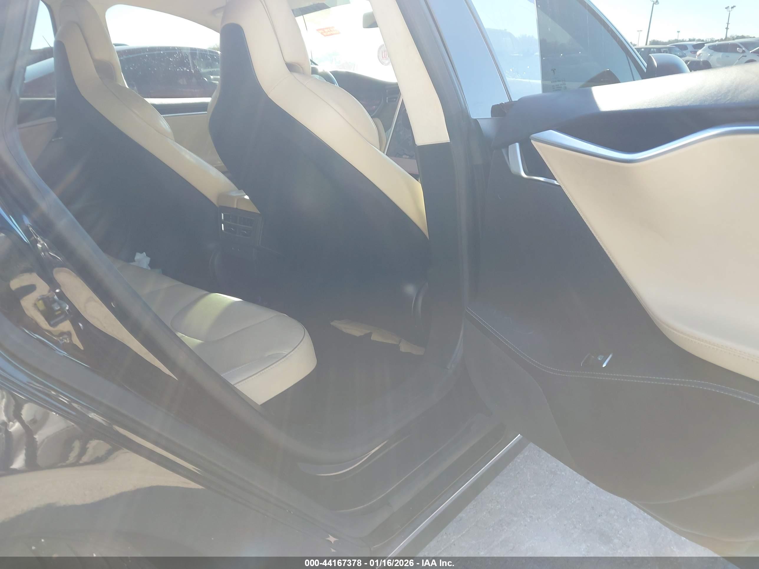 TESLA MODEL image 8