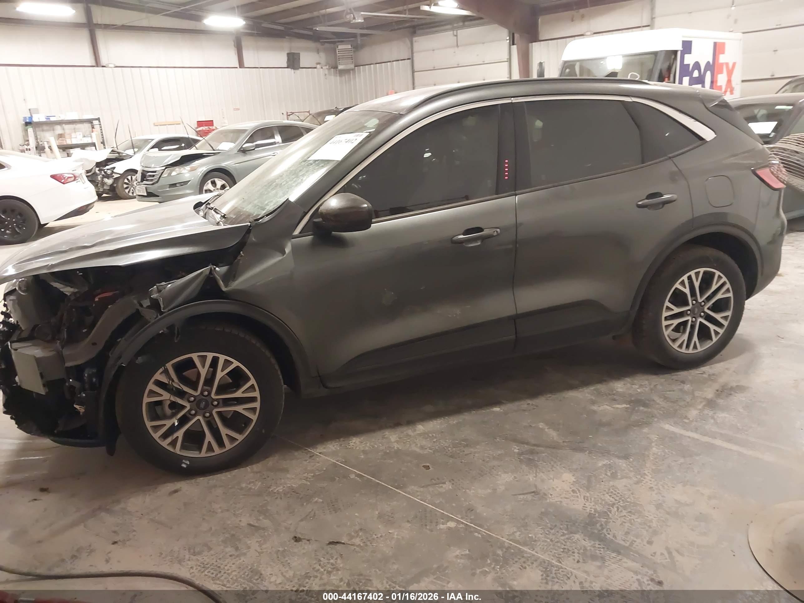 FORD ESCAPE image 2