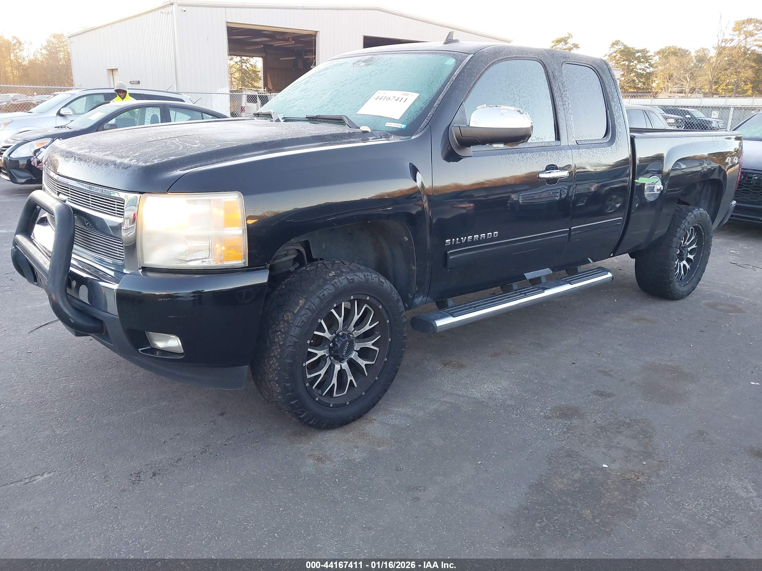 CHEVROLET SILVERADO image 2