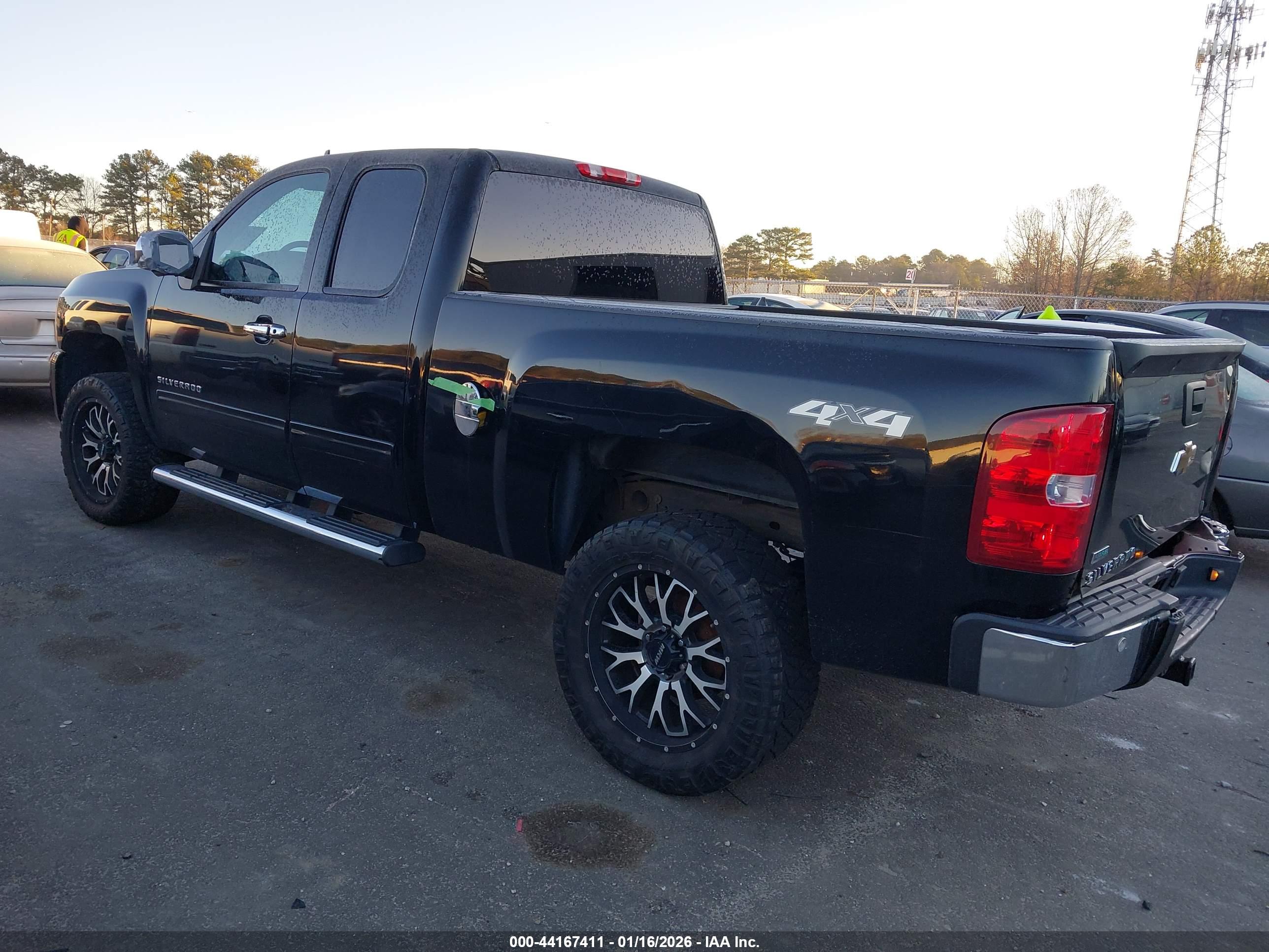 CHEVROLET SILVERADO image 3