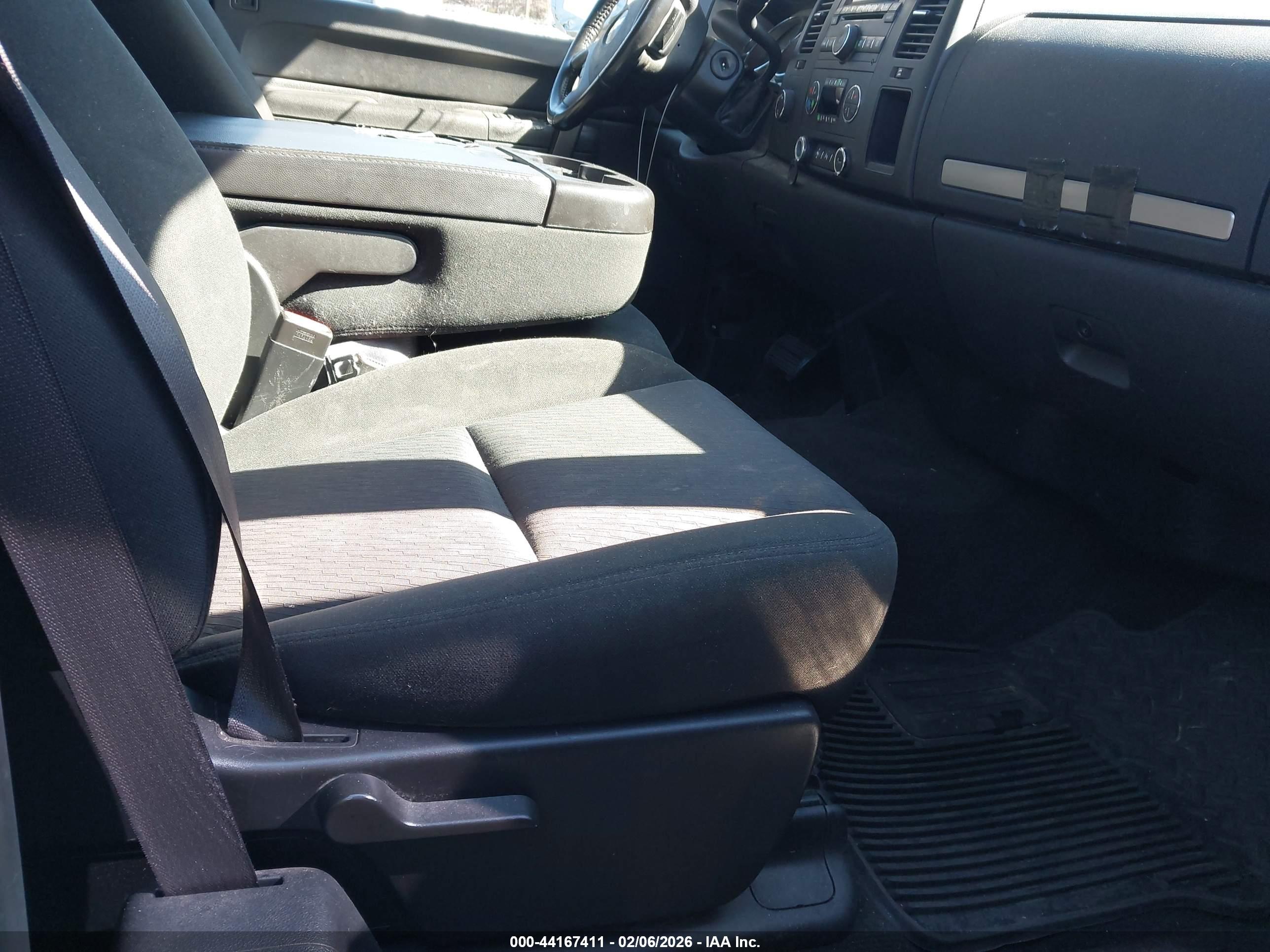 CHEVROLET SILVERADO image 5