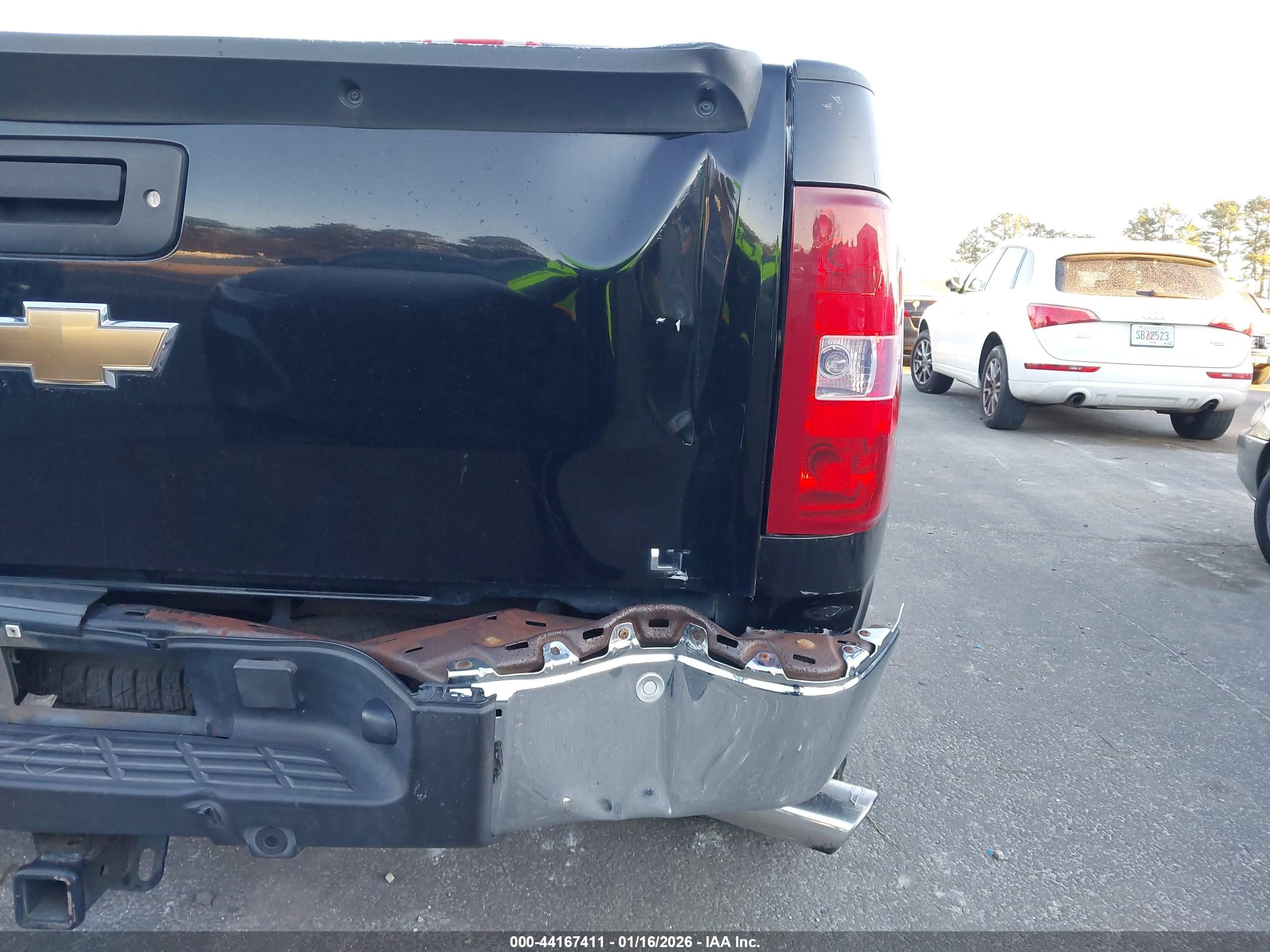CHEVROLET SILVERADO image 6